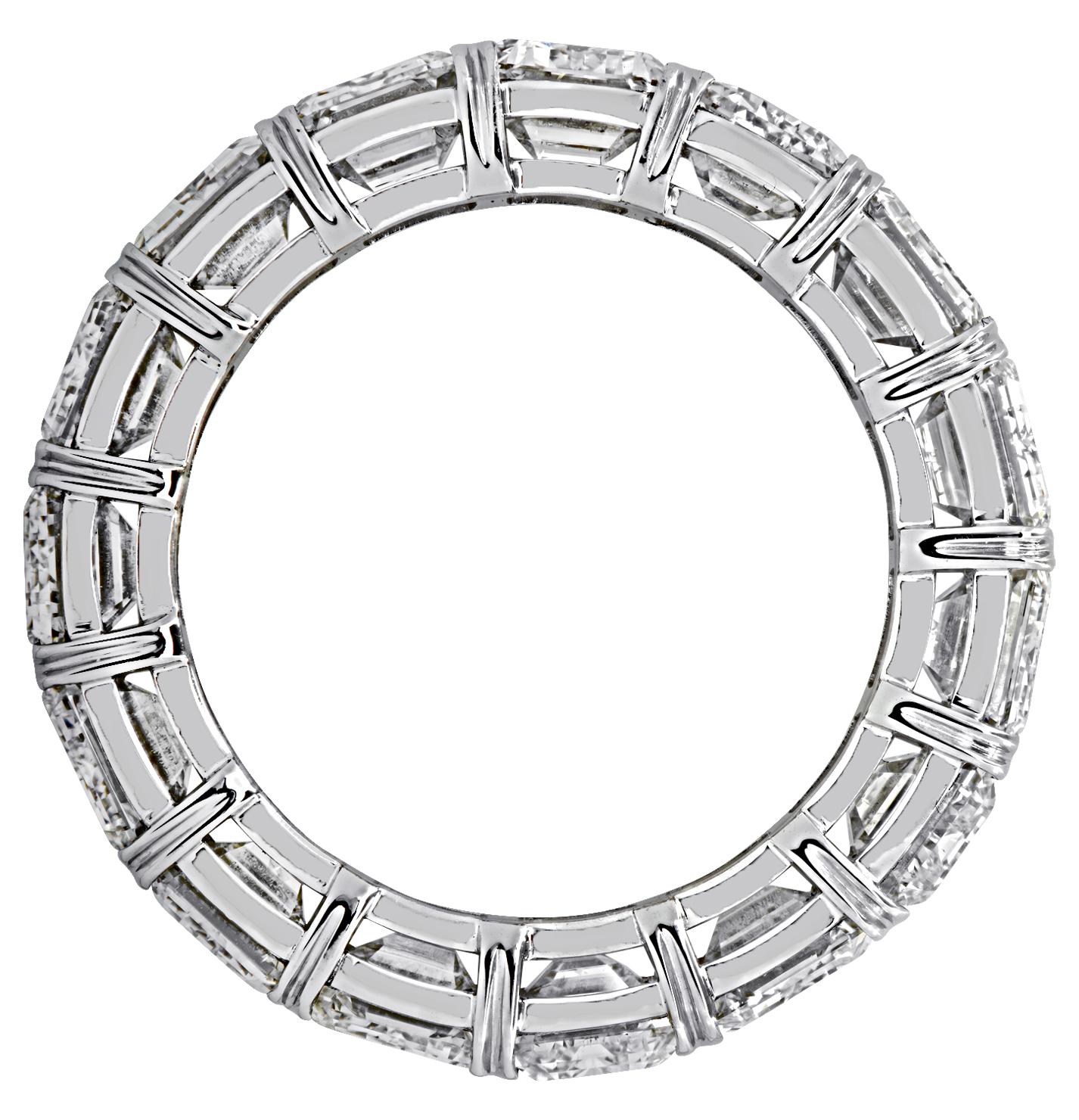 Moderne Vivid Diamonds, anneau d'éternité en diamants taille émeraude de 15,2 carats en vente