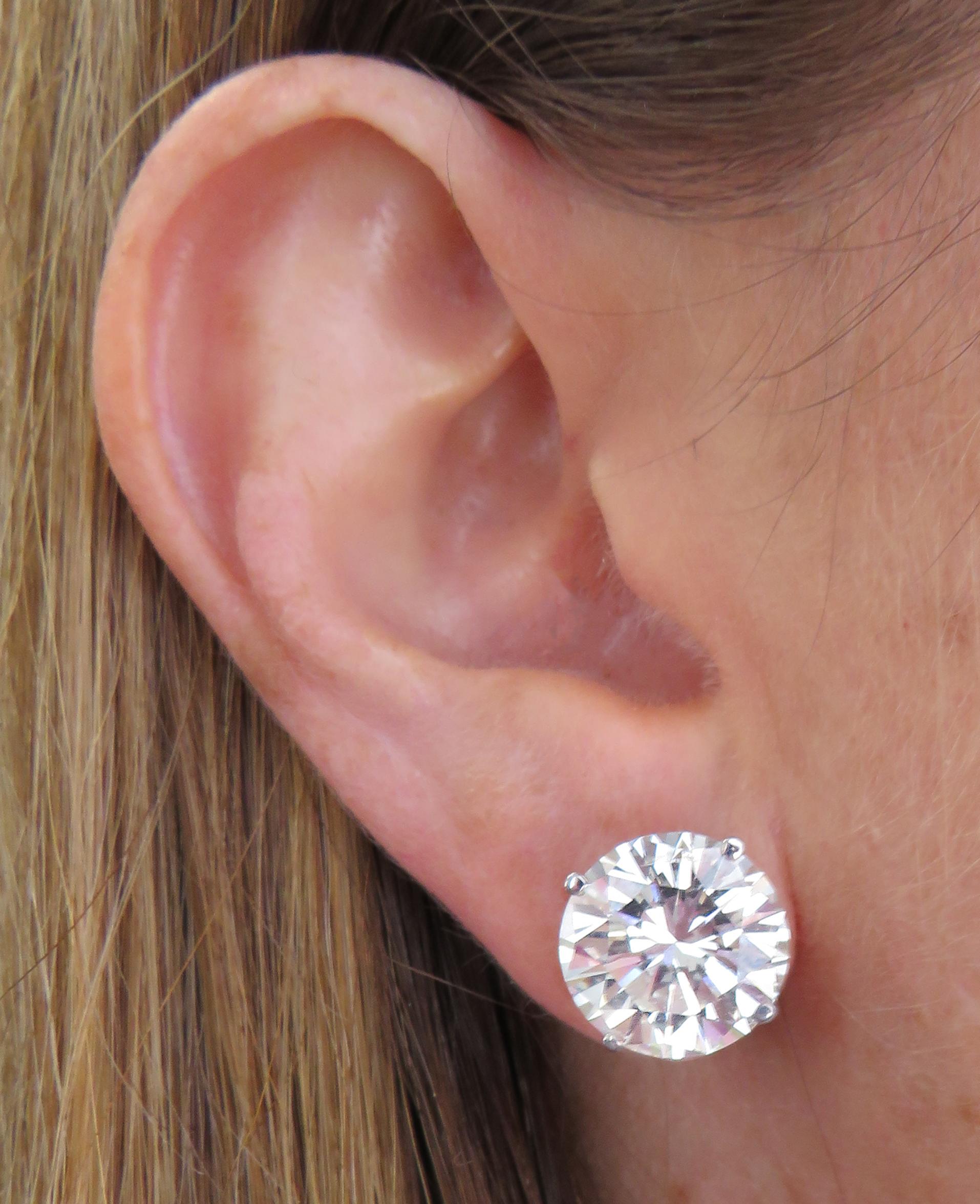 Vivid Diamonds 15.77 Carat Diamond Earrings In New Condition In Miami, FL