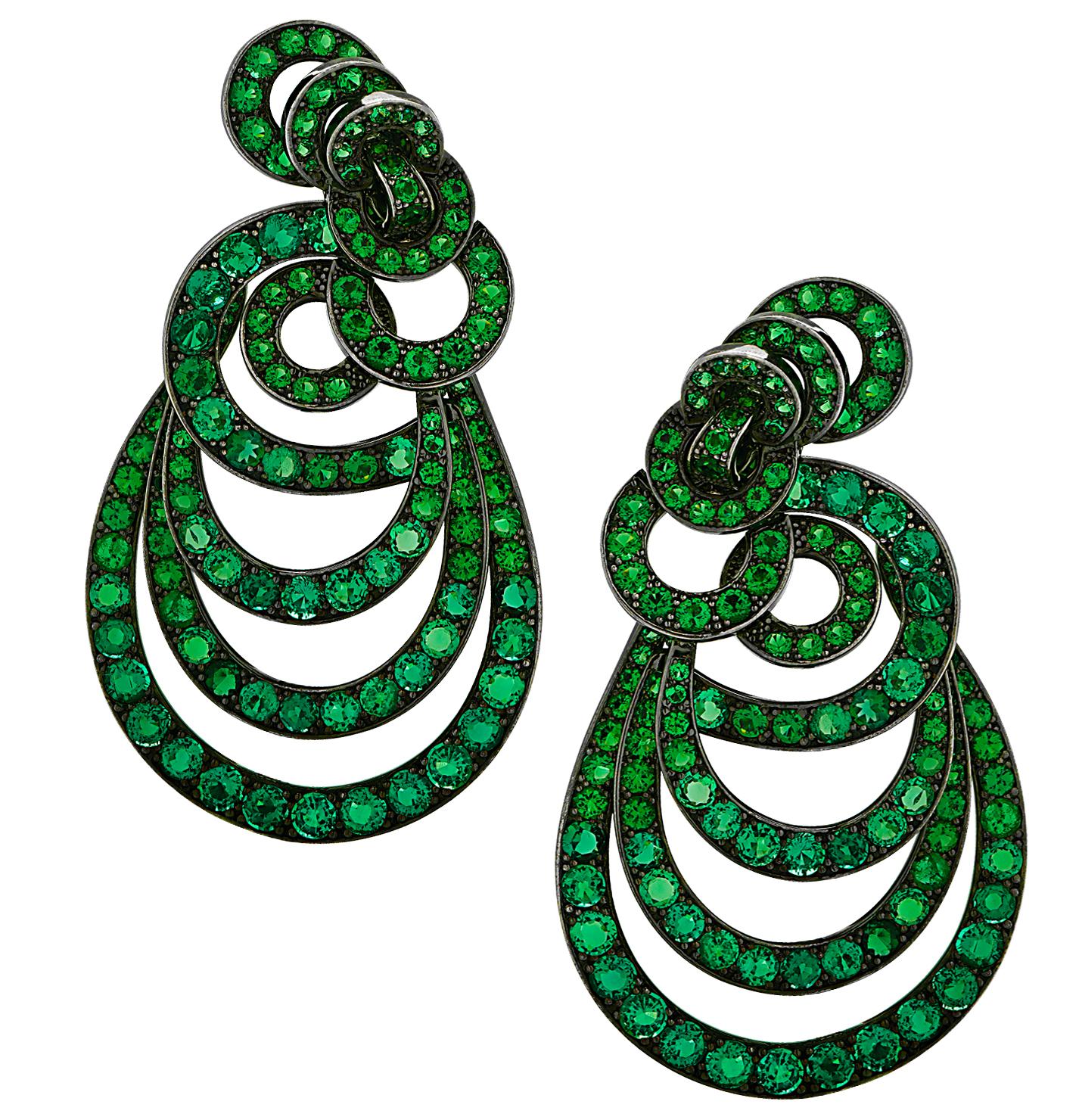 Vivid Diamonds 18 Carat Emerald Earrings In New Condition For Sale In Miami, FL