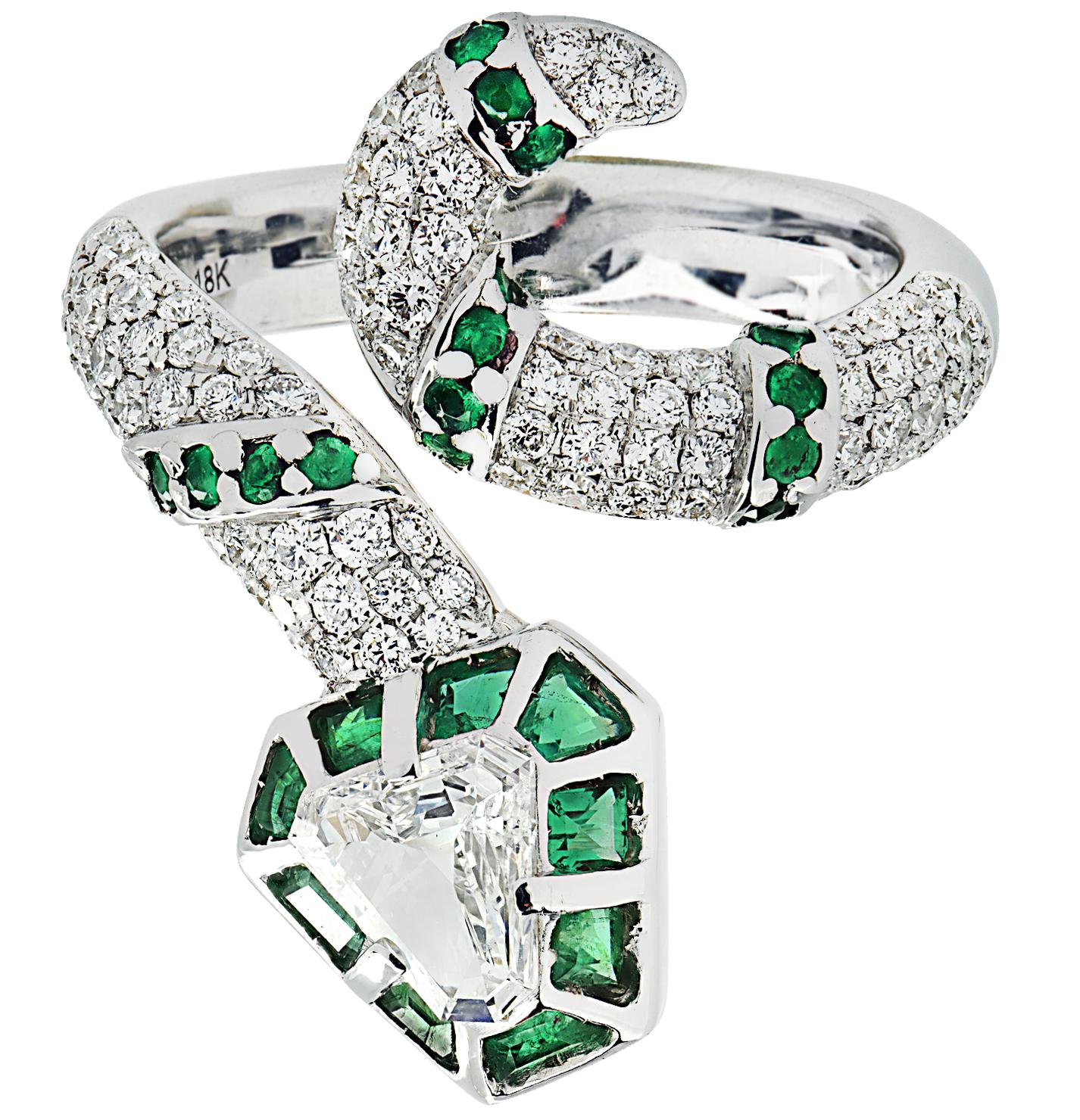 Shield Cut Vivid Diamonds 1.89 Carat Diamond and Emerald Snake Ring For Sale