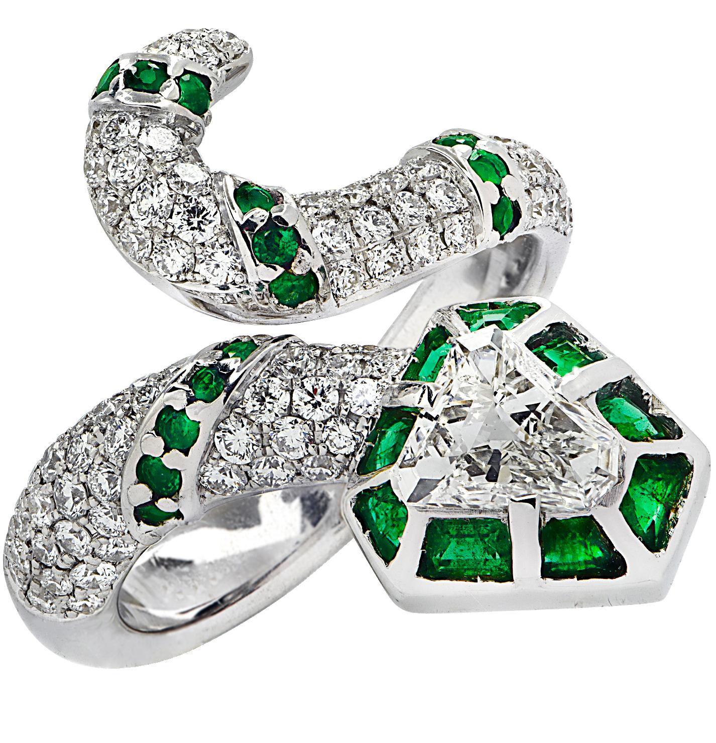 Women's or Men's Vivid Diamonds 1.89 Carat Diamond and Emerald Snake Ring For Sale