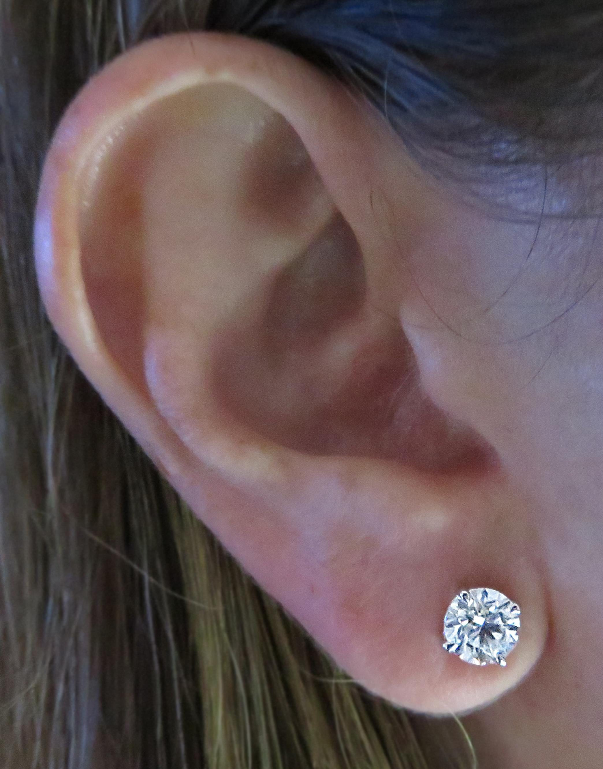 diamond earrings cartoon
