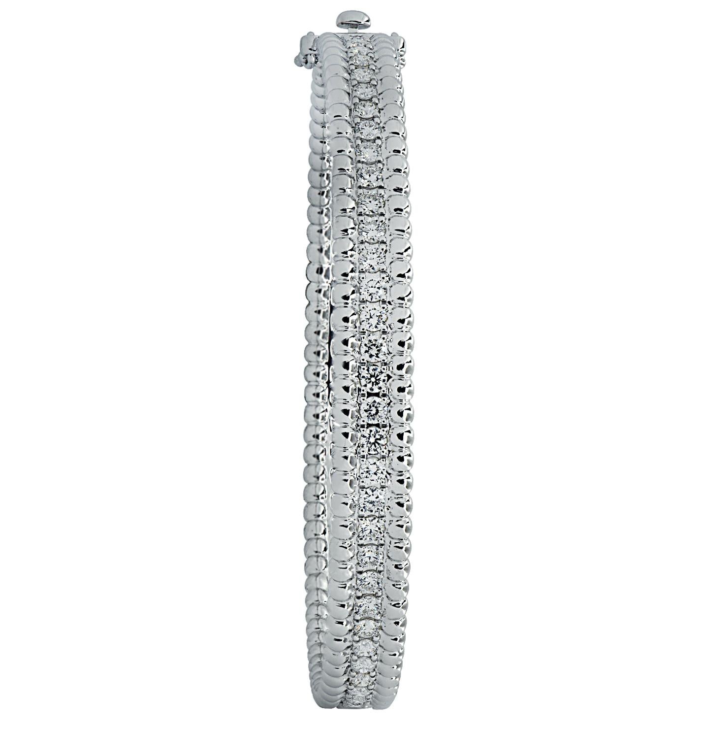 Modern Vivid Diamonds 2.77 Carat Diamond Bangle Bracelet For Sale