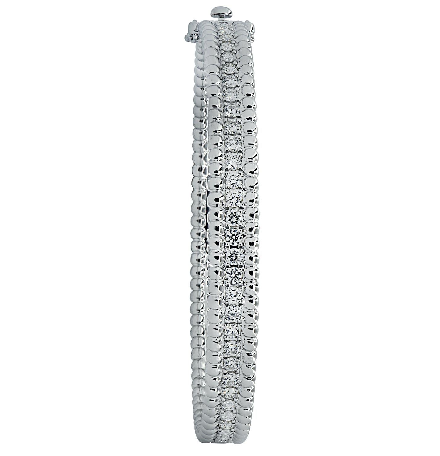 Modern Vivid Diamonds 2.79 Carat Diamond Bangle Bracelet For Sale