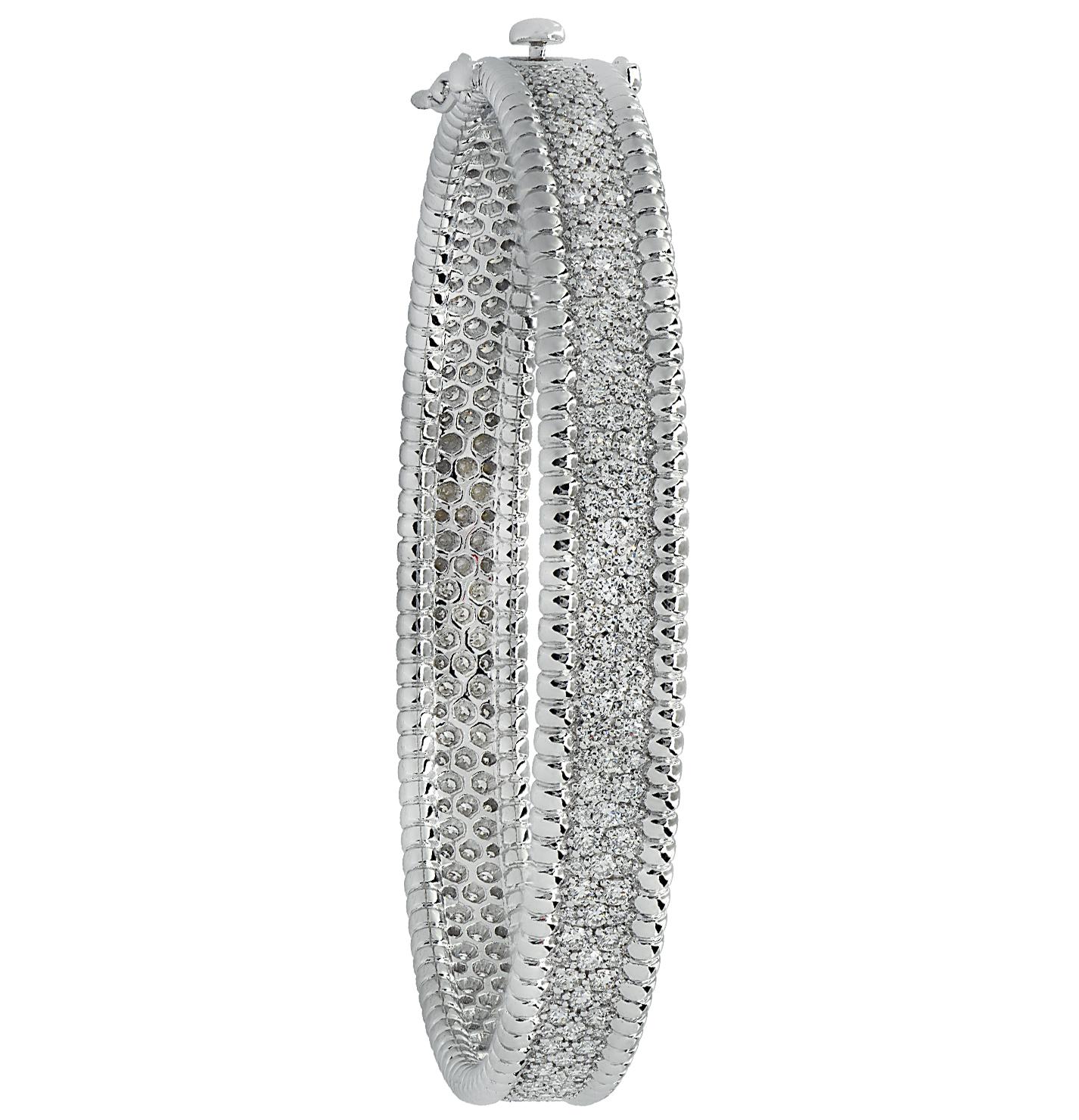 Modern Vivid Diamonds 2.88 Carat Diamond Bangle Bracelet For Sale