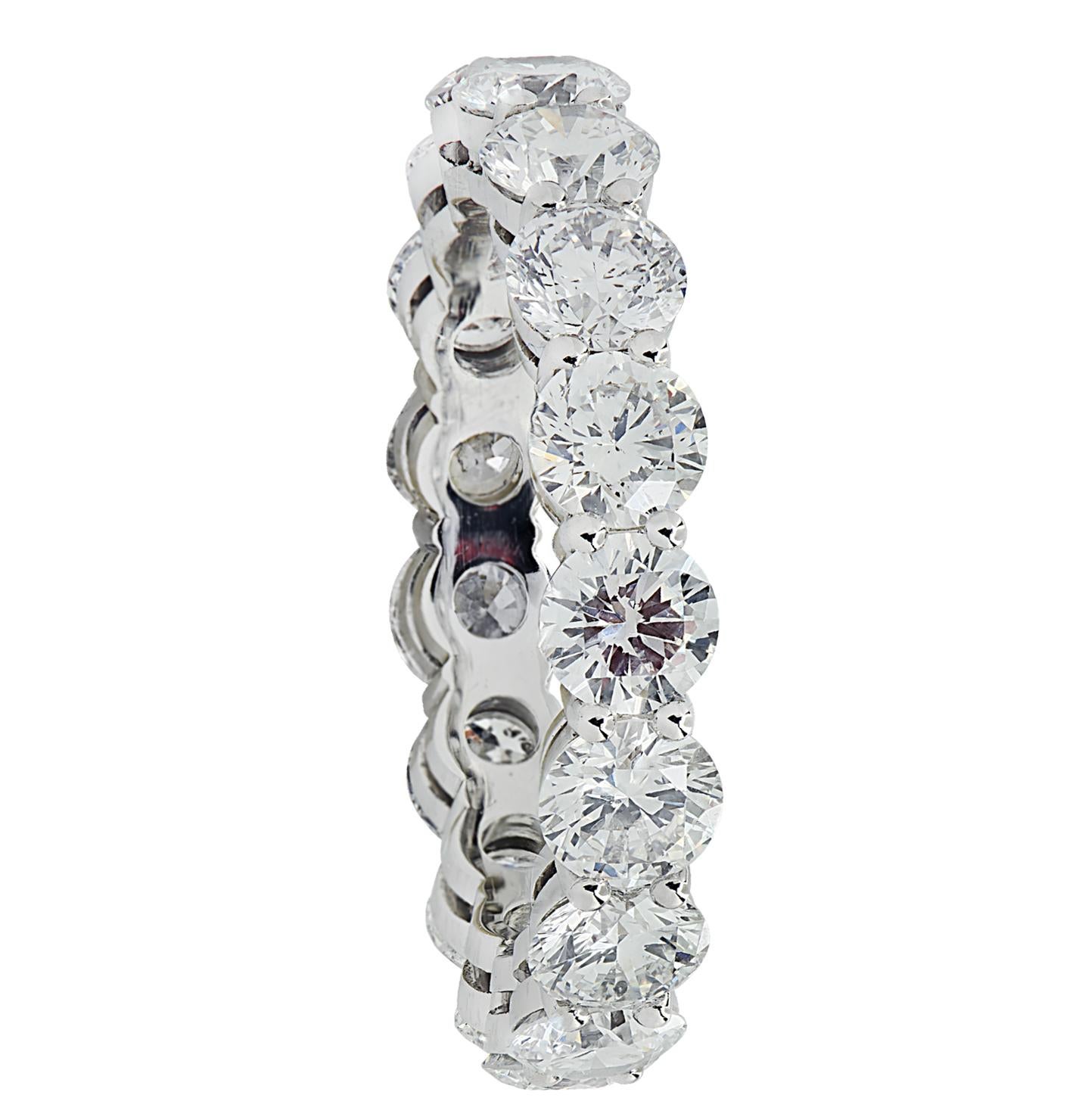Taille brillant Bracelet d'éternité en diamants vifs de 3,12 carats en vente