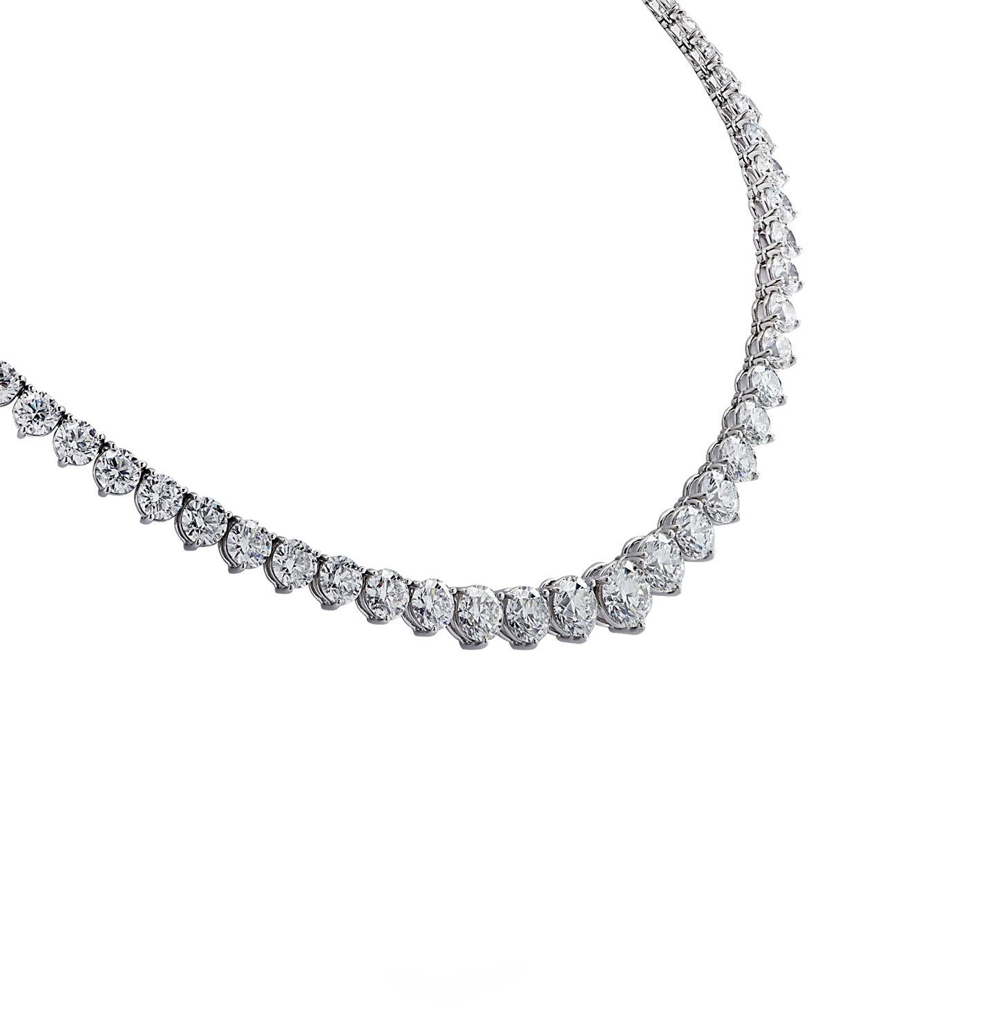 Exquisite Vivid Diamonds diamond Riviere necklace crafted in platinum, showcasing 91 round brilliant cut diamonds weighing 32 carats total, G-H color, VS1-SI2 Clarity. Nine of the largest diamonds are certified by the GIA. The diamonds are set in a