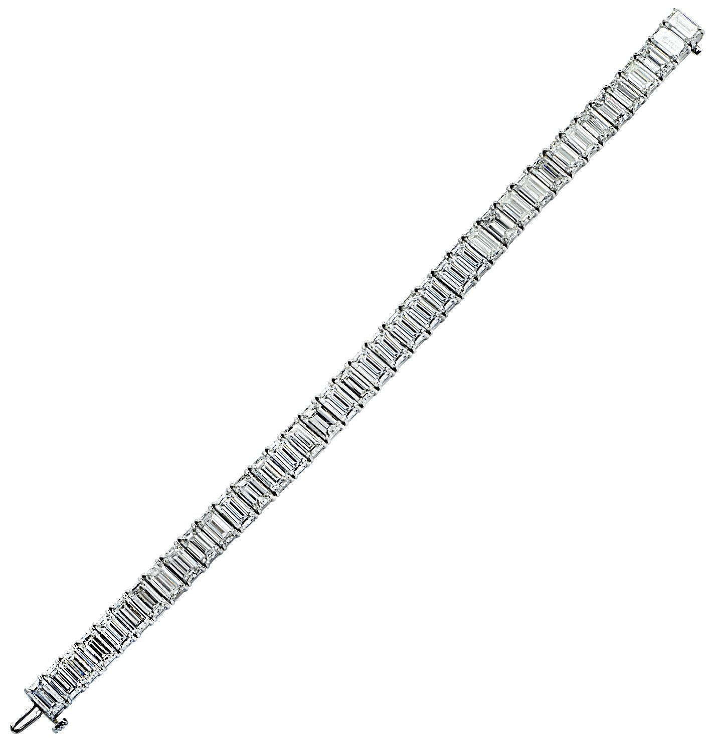 Moderne Vivid Diamonds Bracelet avec diamants taille émeraude de 31,9 carats en vente