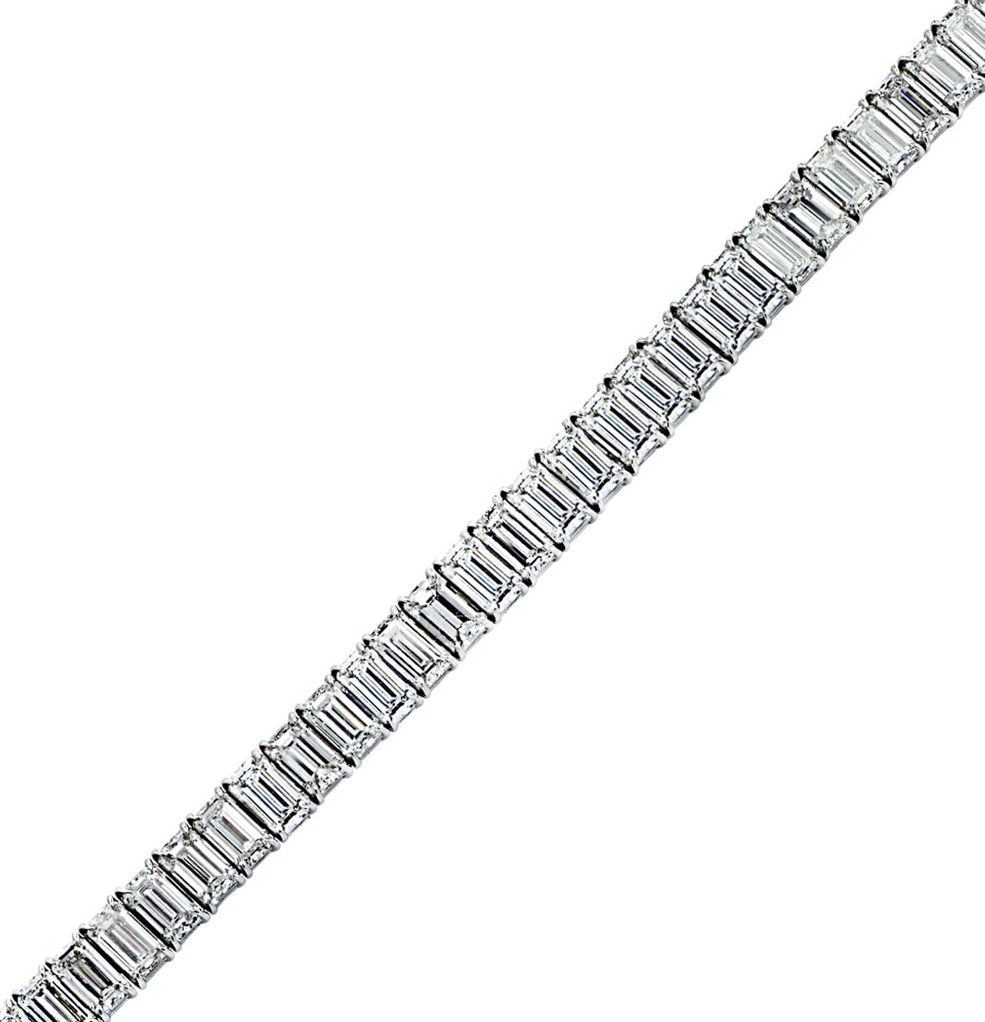 Vivid Diamonds Bracelet avec diamants taille émeraude de 31,9 carats Neuf - En vente à Miami, FL
