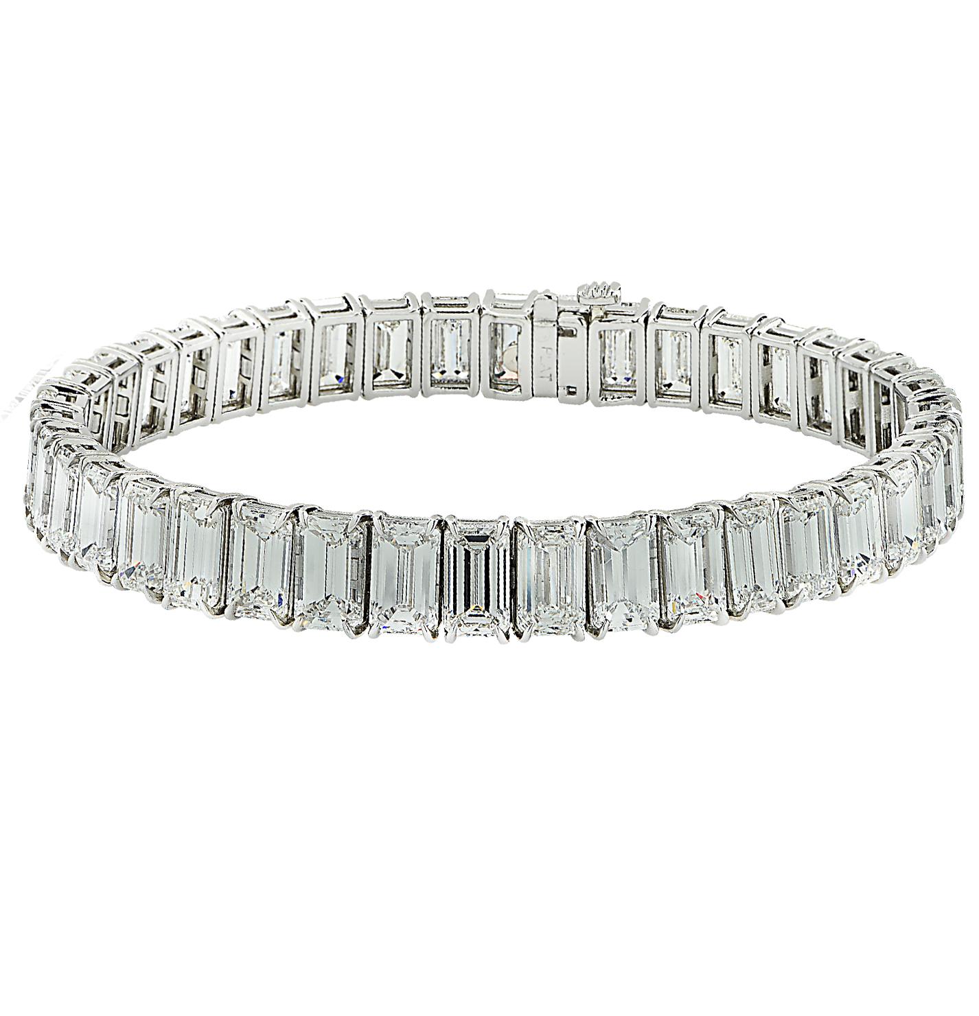 Women's Vivid Diamonds 31.9 Carat Emerald Cut Diamond Bracelet For Sale
