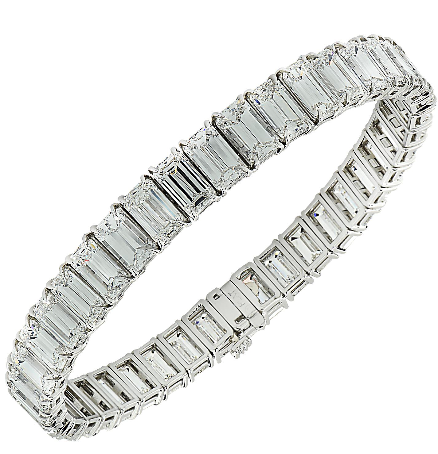 Vivid Diamonds 31.9 Carat Emerald Cut Diamond Bracelet For Sale 1