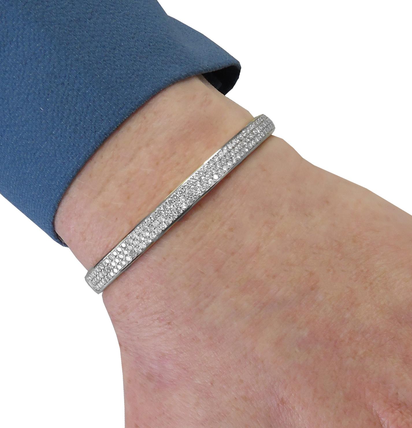 Round Cut Vivid Diamonds 4.22 Carat Diamond Bangle Bracelet