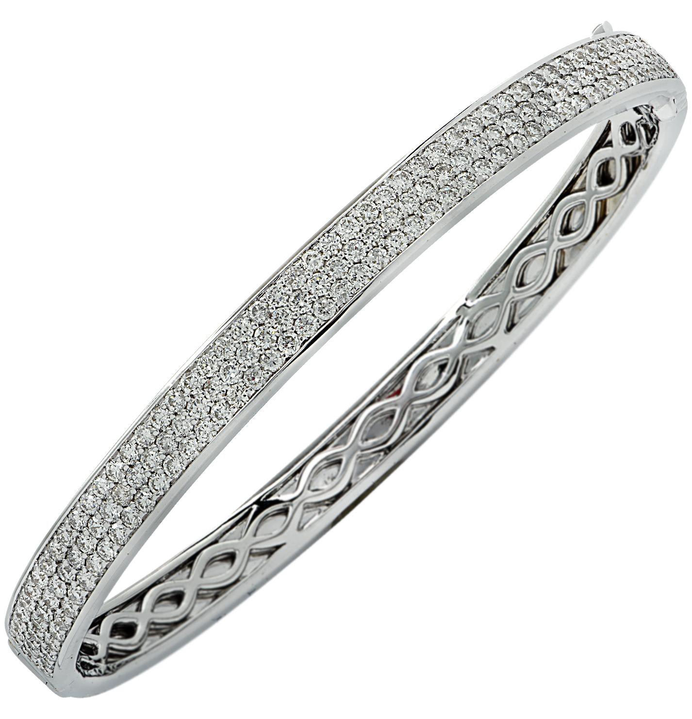 Women's Vivid Diamonds 4.70 Carat Diamond Bangle Bracelet For Sale
