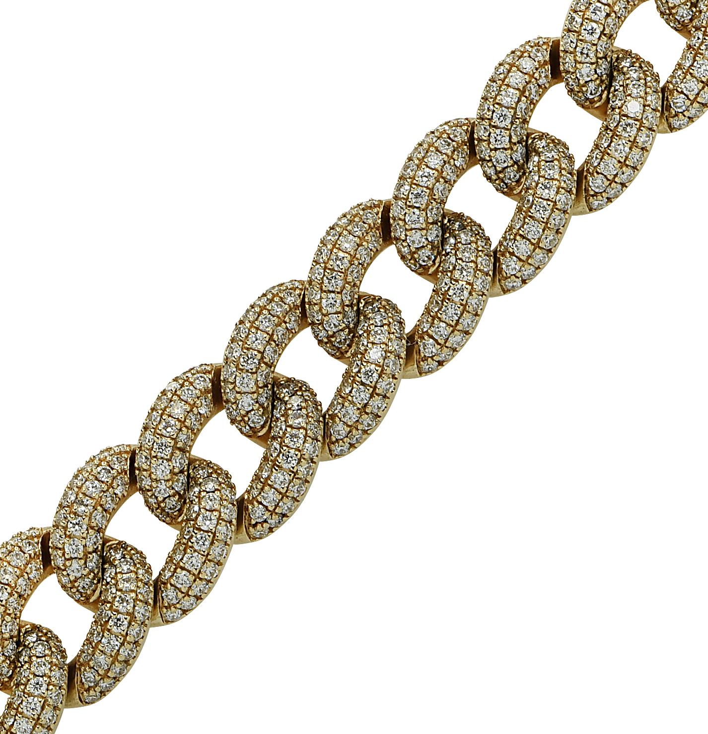 Exquisite Vivid Diamonds18 Karat yellow gold Cuban link bracelet featuring 5.46 carats of round brilliant cut diamonds, F-G color, VS clarity. Chaque diamant a été soigneusement sélectionné, parfaitement assorti et serti dans une éternité de