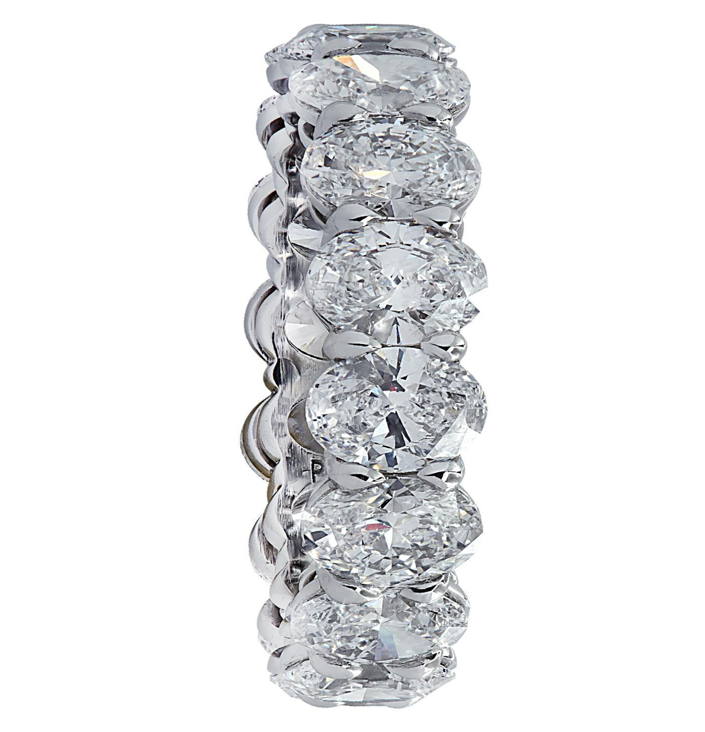 Anillo de eternidad ovalado Vivid Diamonds de 5,56 quilates Moderno en venta