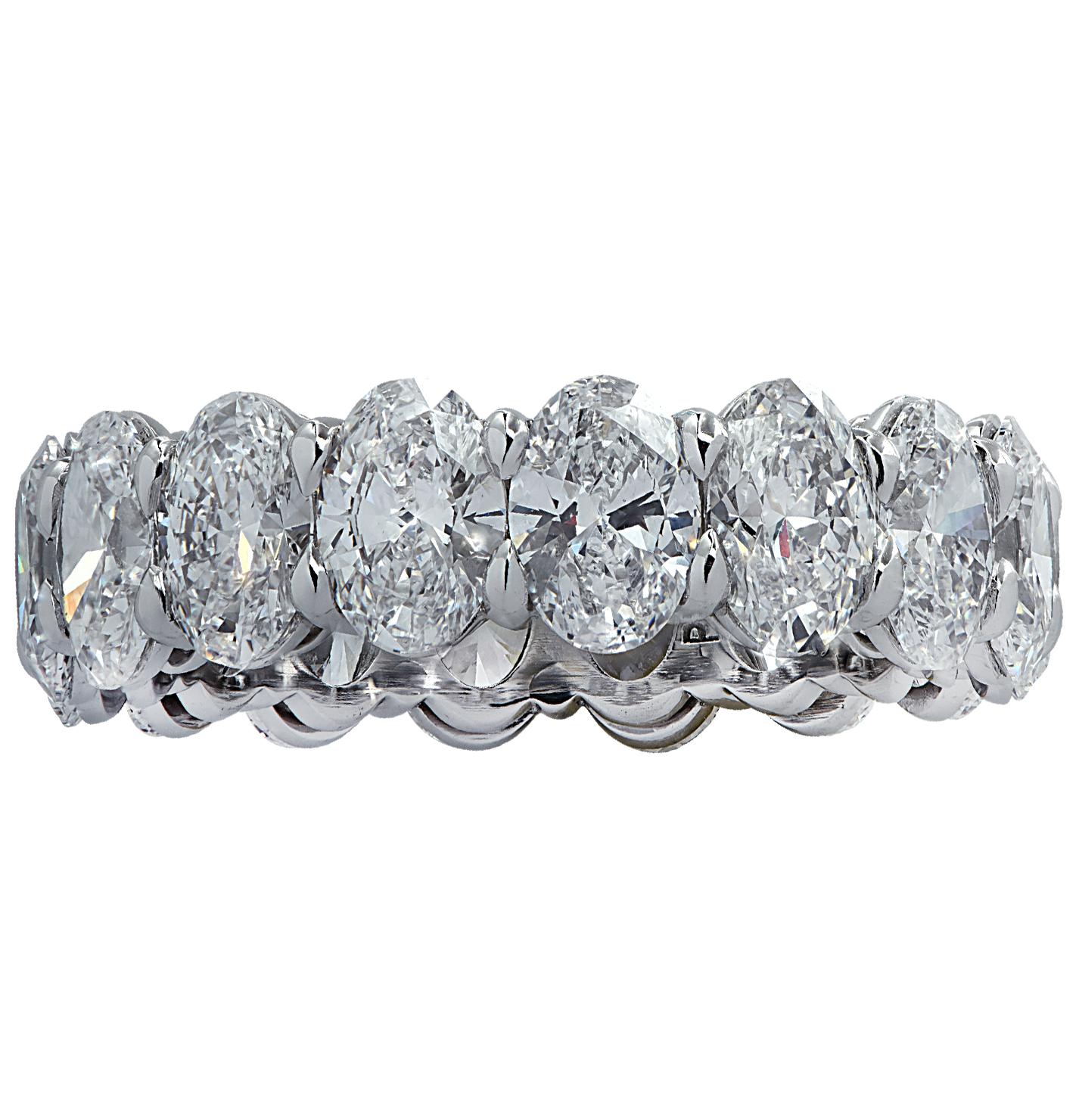 Anillo de eternidad ovalado Vivid Diamonds de 5,56 quilates Corte oval en venta
