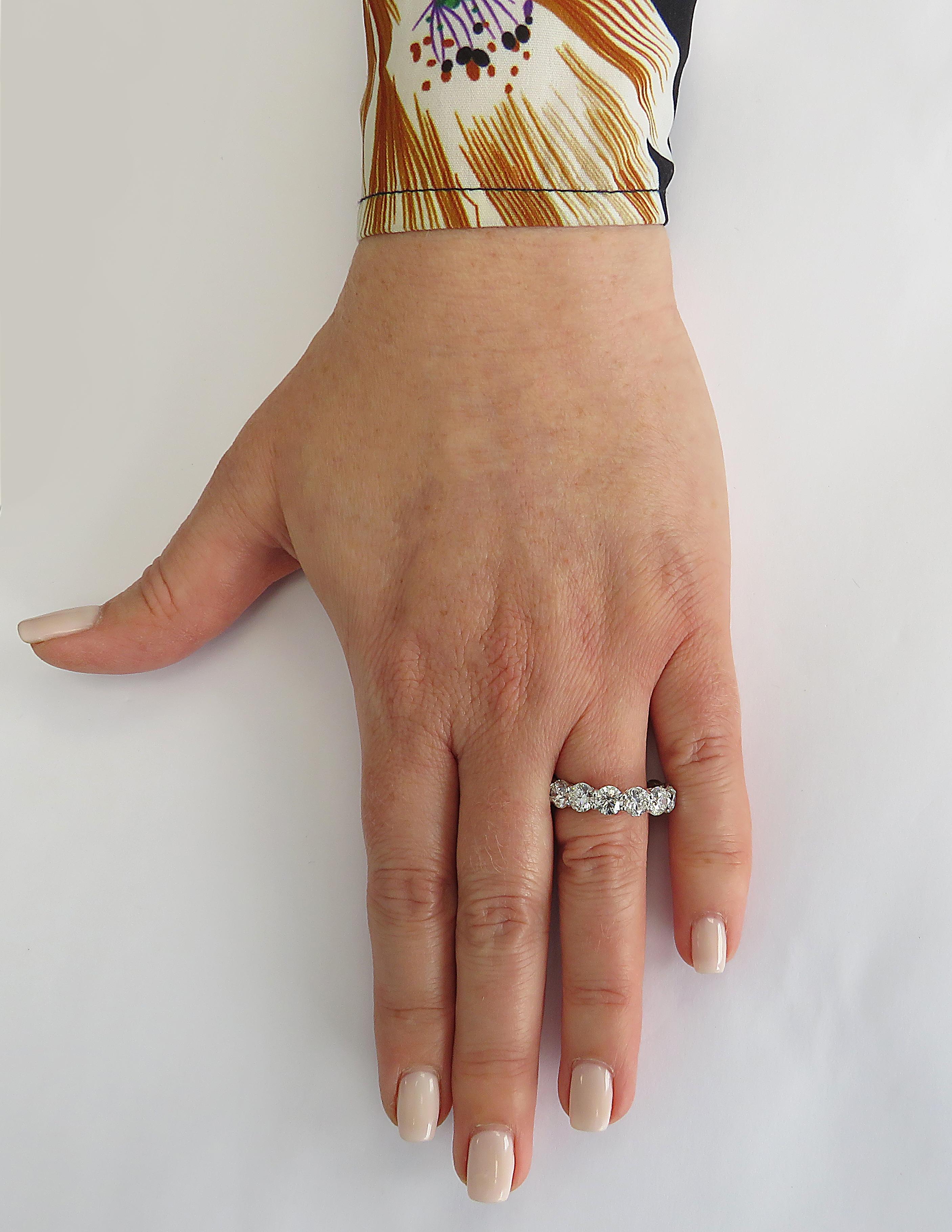 Bracelet d'éternité en diamants vifs de 7,29 carats Neuf - En vente à Miami, FL