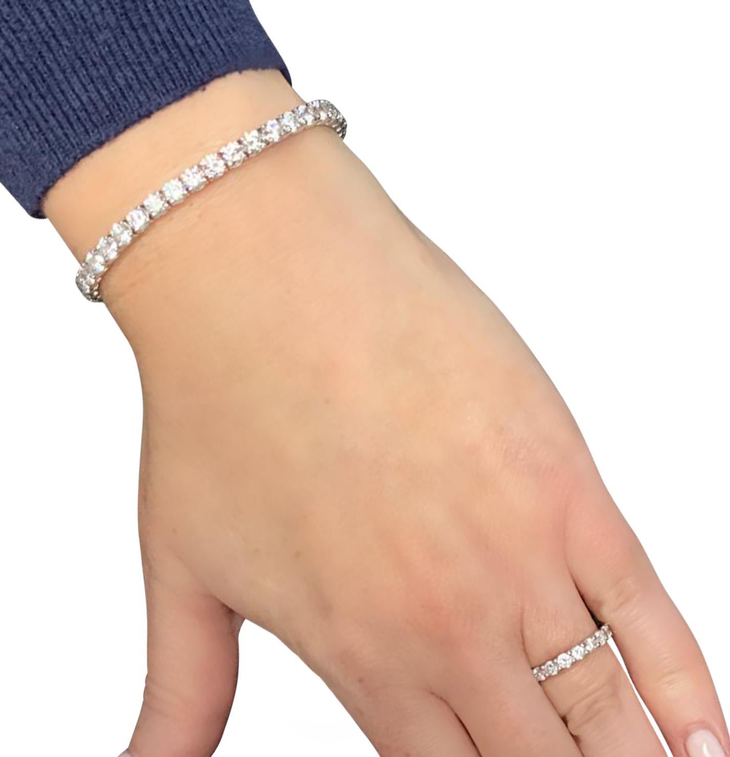 Modern Vivid Diamonds 8.90 Carat Diamond Tennis Bracelet