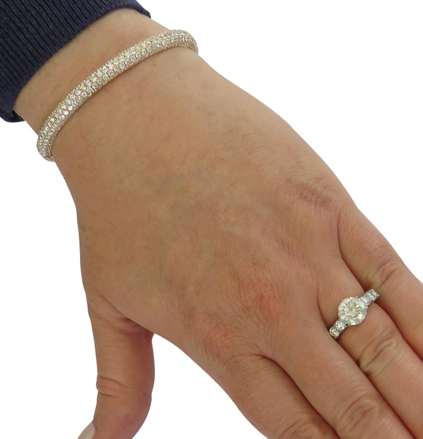 Round Cut Vivid Diamonds 9.33 Carat Diamond Bangle Bracelet