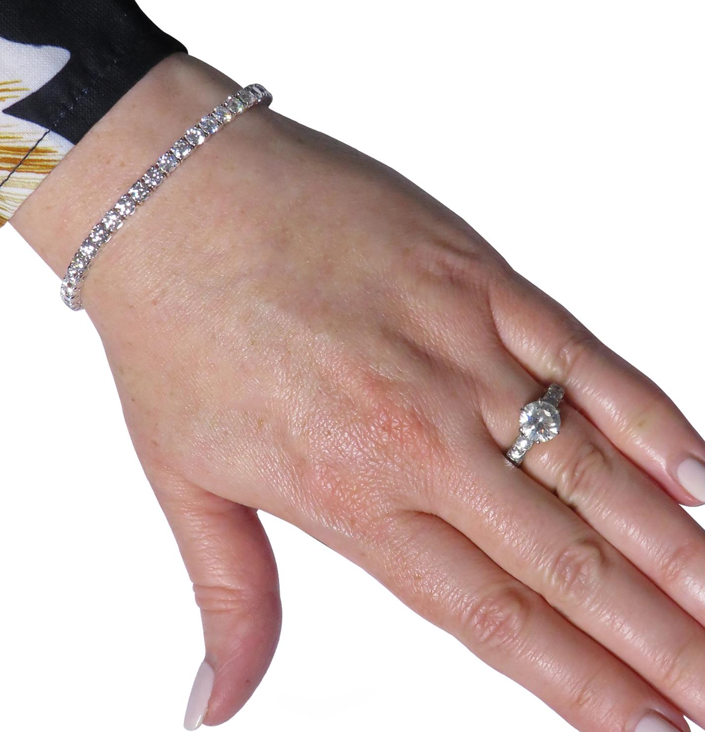 Round Cut Vivid Diamonds 9.39 Carat Diamond Tennis Bracelet