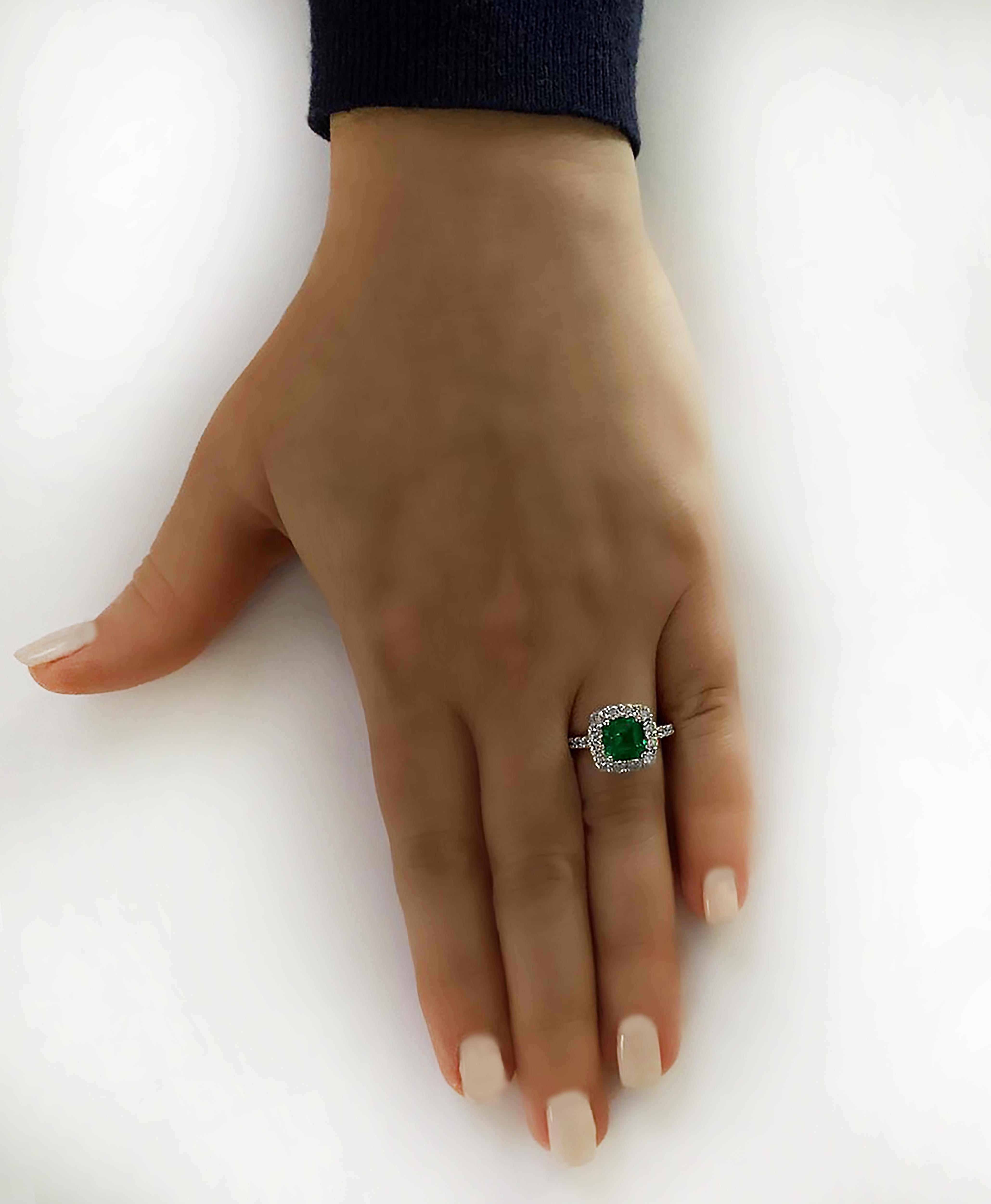 Vivid Diamonds AGL Certified Colombian Emerald Ring In New Condition In Miami, FL