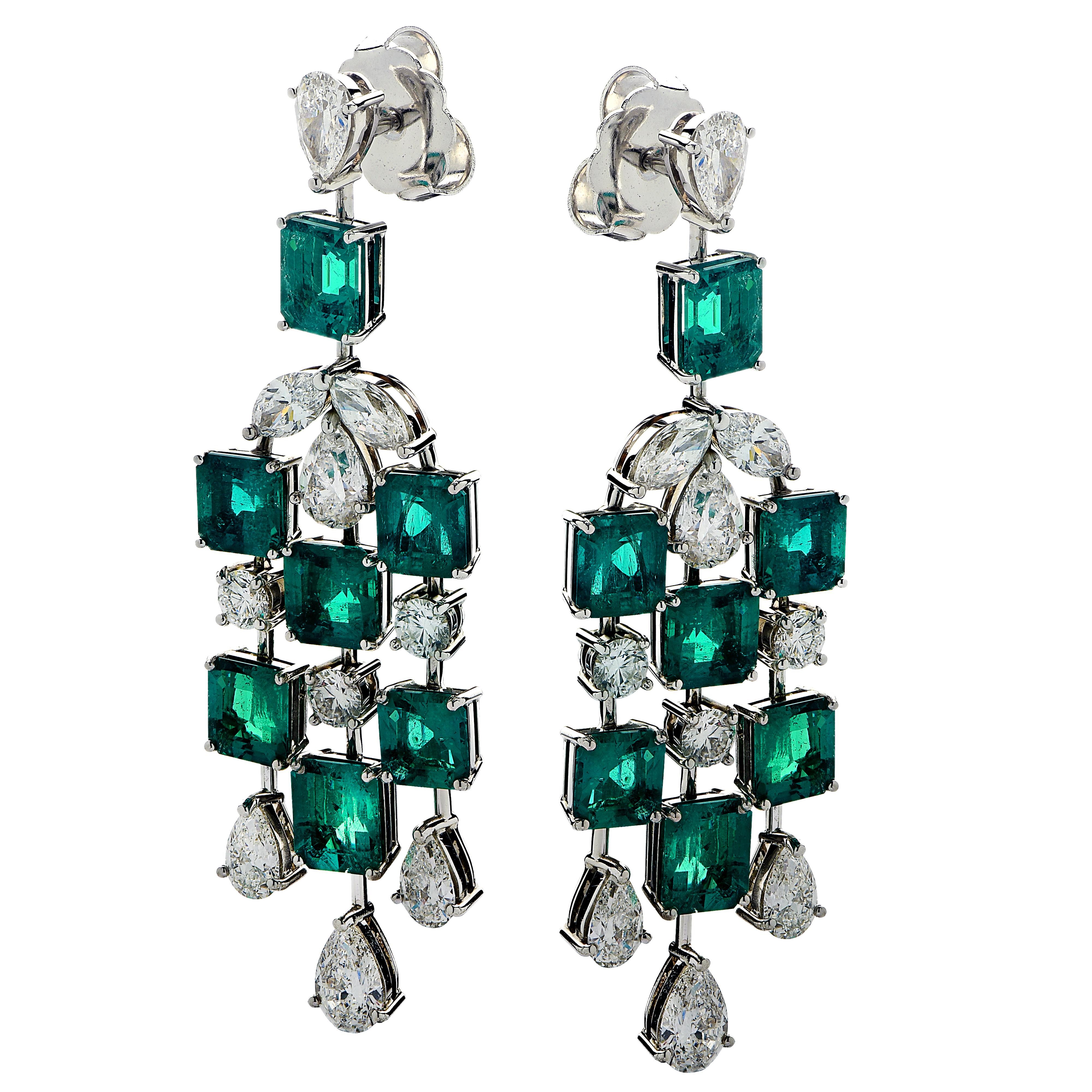 Vivid Diamonds Colombian Emerald and Diamond Dangle Earrings In New Condition For Sale In Miami, FL