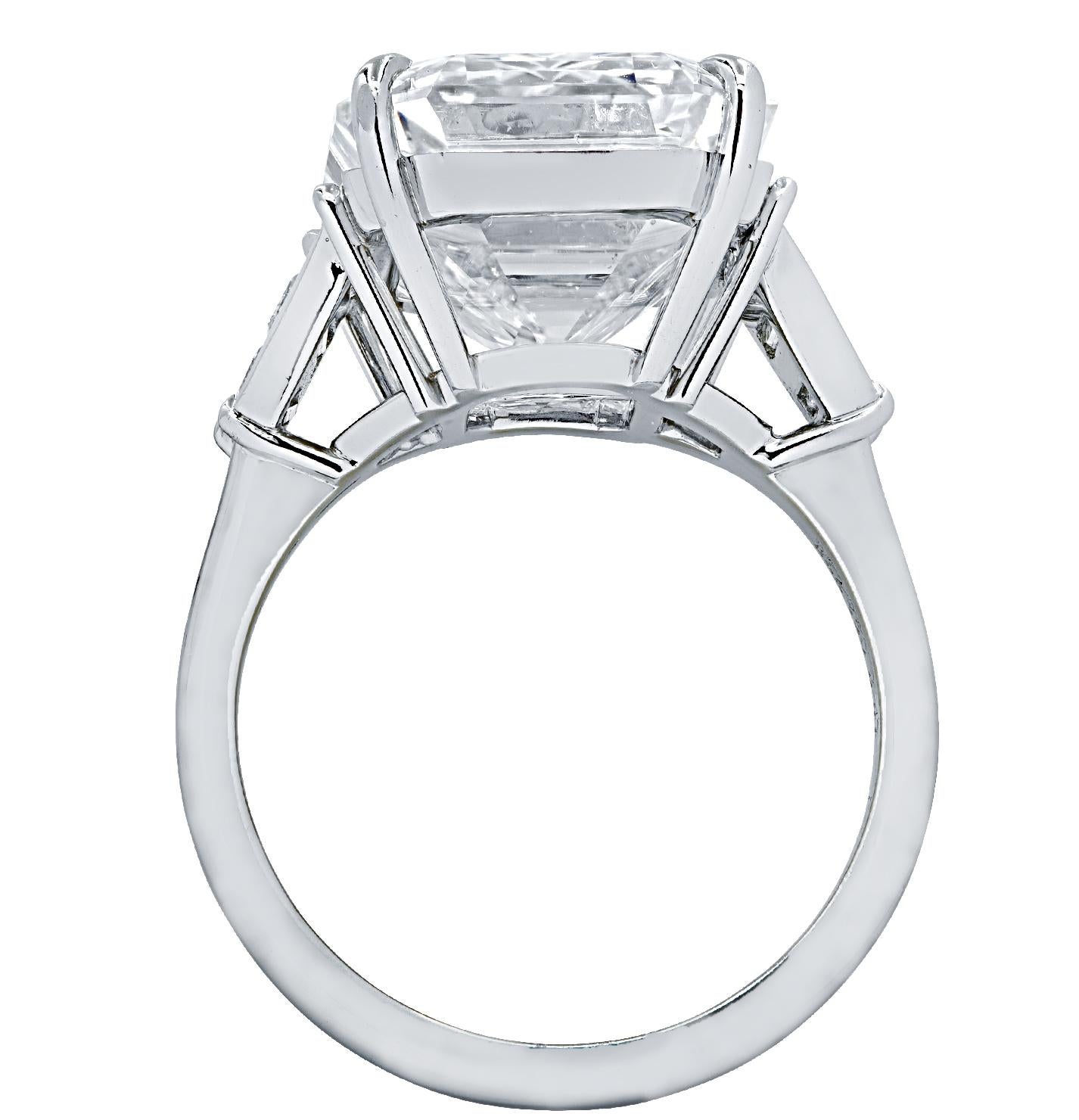 Verlobungsring mit lebhaften Diamanten, GIA-zertifiziert 11,78 Karat Diamant im Smaragdschliff im Zustand „Neu“ im Angebot in Miami, FL