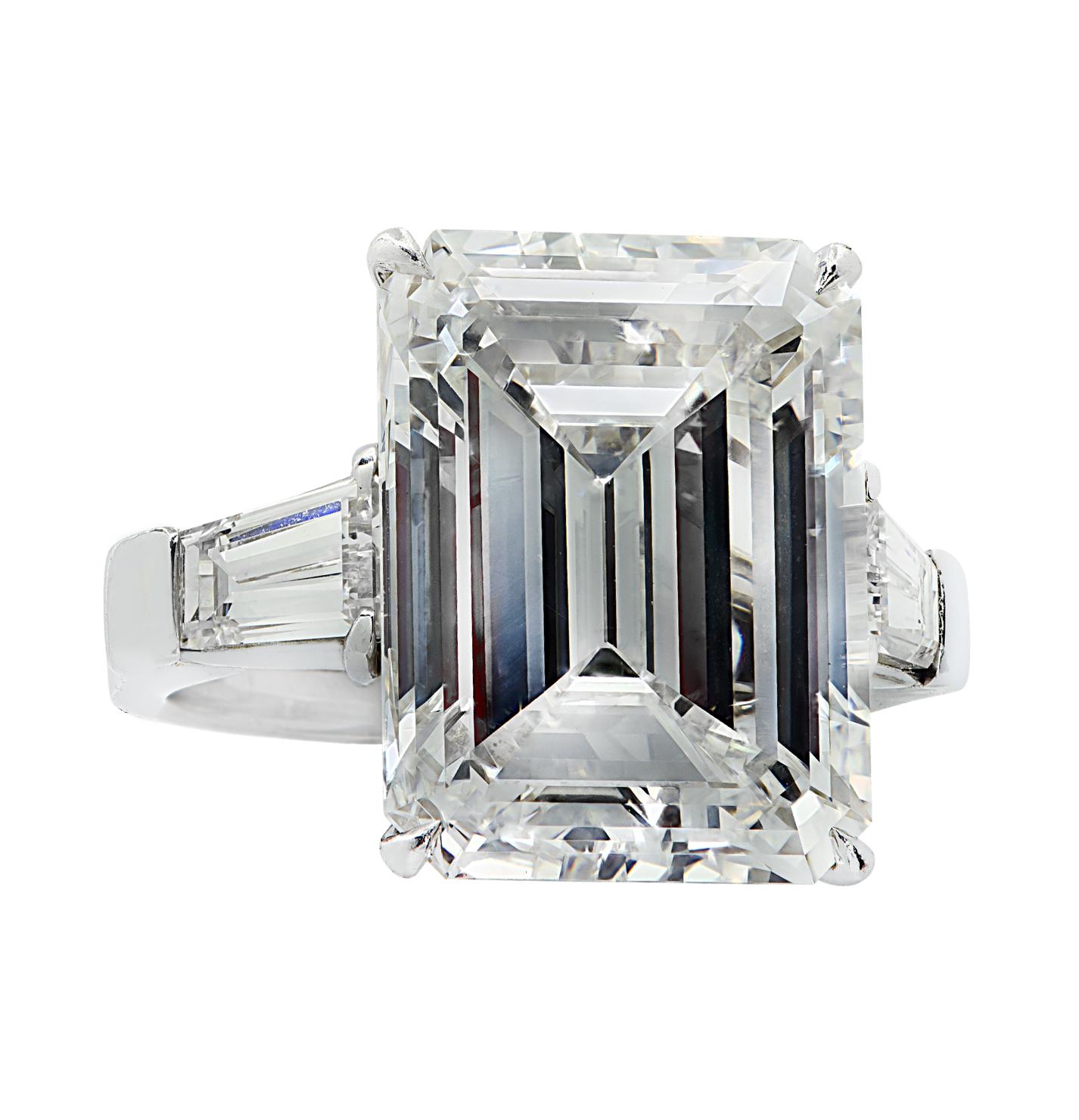 Verlobungsring mit lebhaften Diamanten, GIA-zertifizierter 13.47 Karat Diamant (Smaragdschliff)