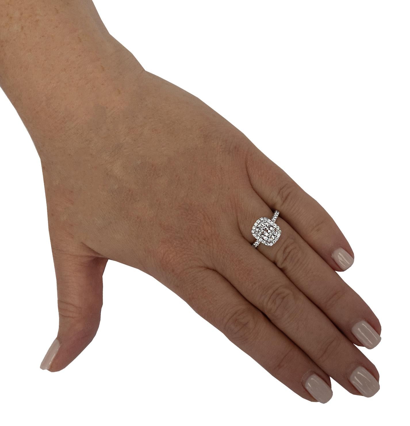 Verlobungsring mit lebhaften Diamanten, GIA-zertifizierter 1,77 Karat Diamant-Halo (Moderne) im Angebot