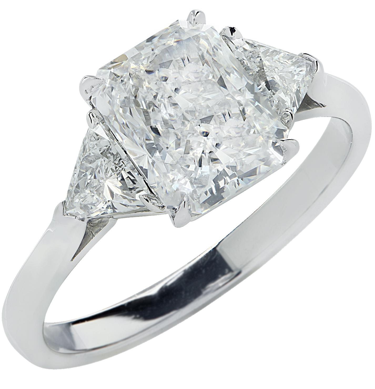 Modern Vivid Diamonds GIA Certified 2.02 Carat Radiant Cut Engagement Ring For Sale