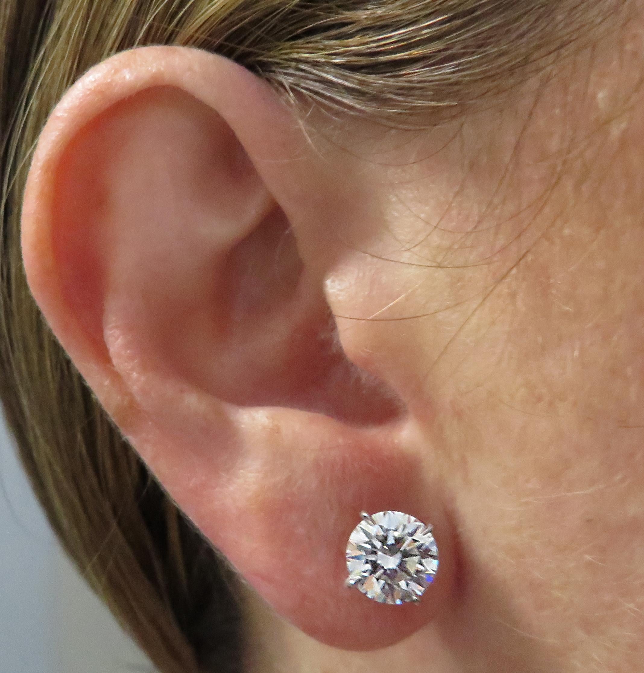 Women's or Men's Vivid Diamonds GIA Certified 4.55 Carat Diamond Stud Earrings