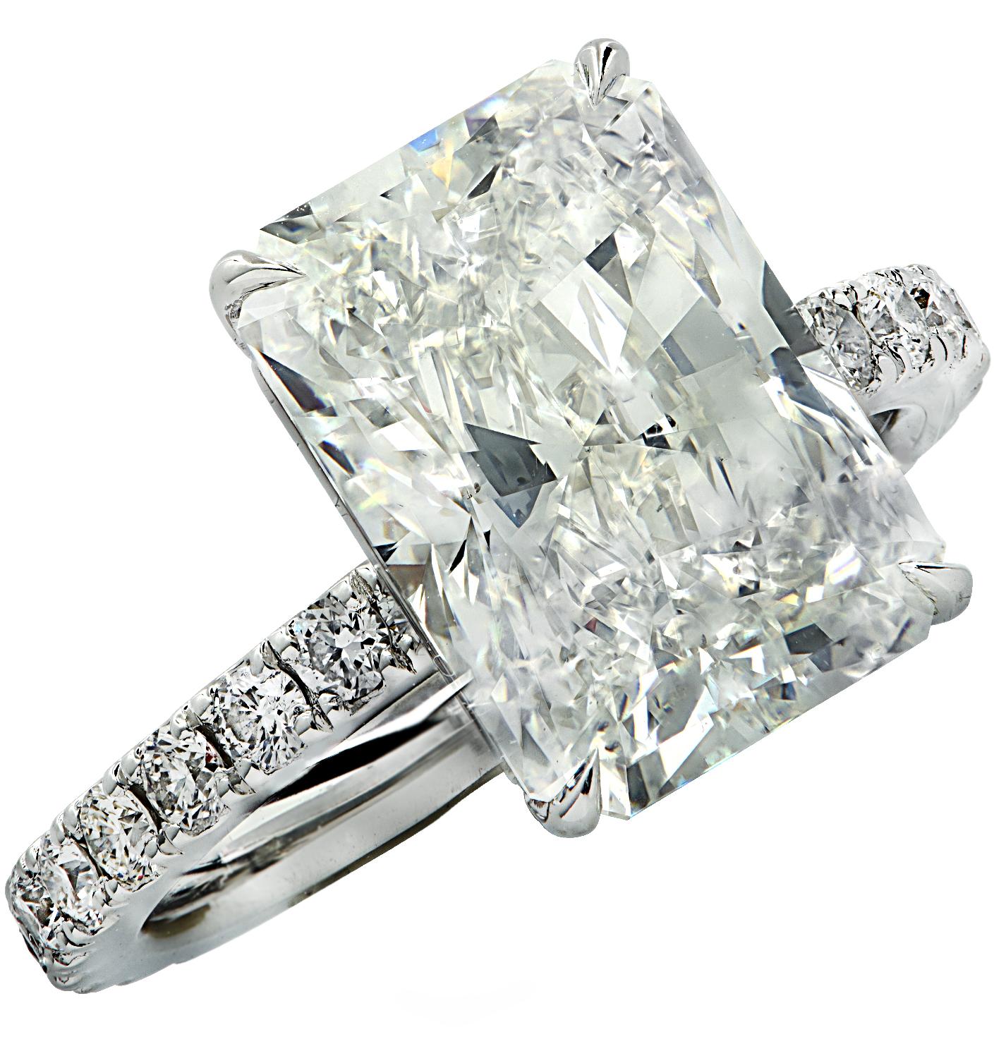Modern Vivid Diamonds GIA Certified 5.25 Carat Radiant Cut Diamond Engagement Ring For Sale