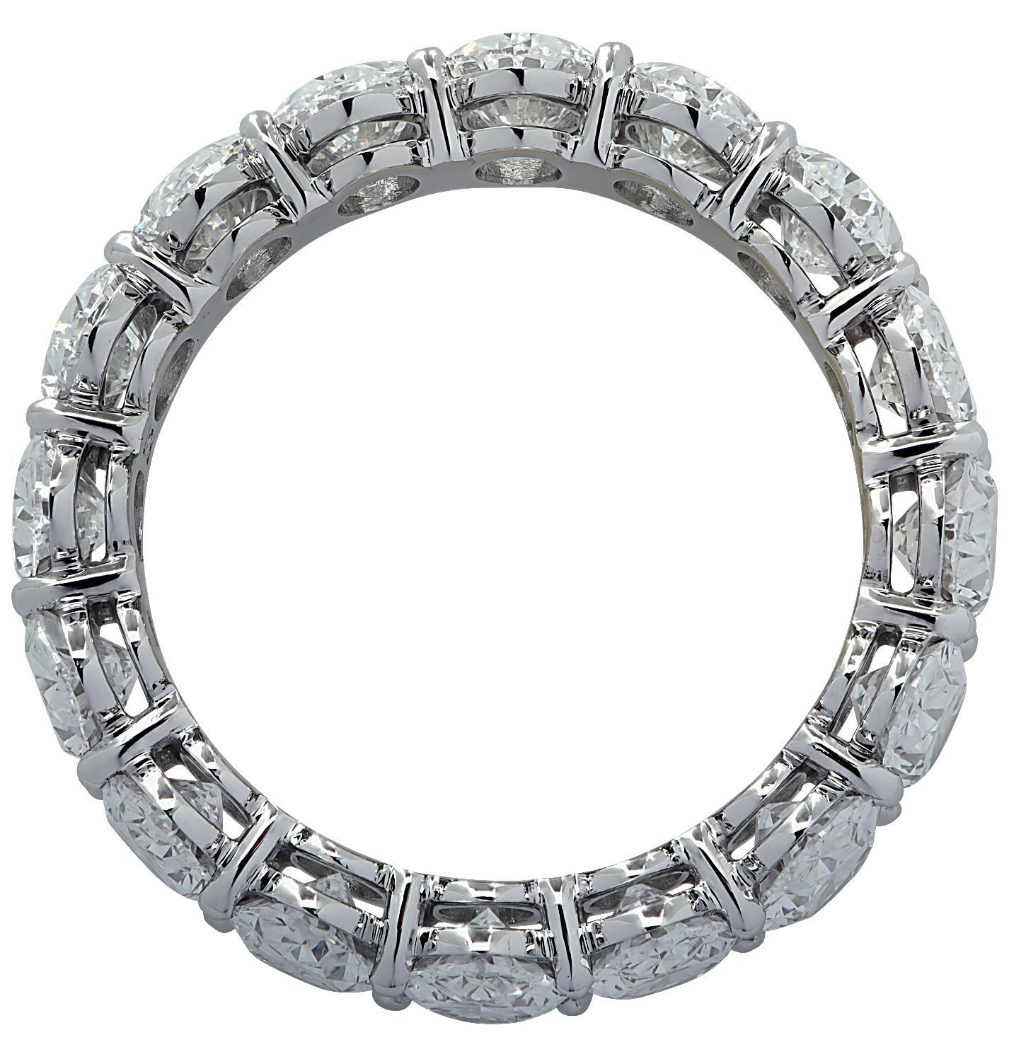 Taille ovale Vivid Diamonds, bague d'éternité ovale de 5,35 carats certifiée par le GIA en vente