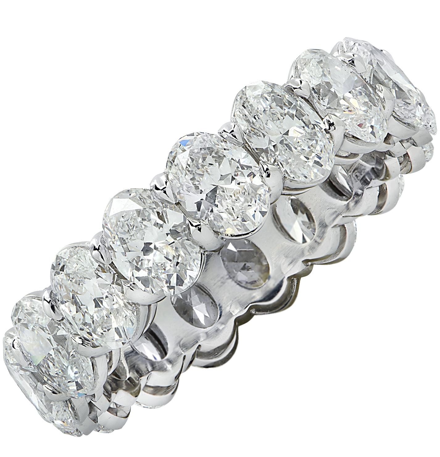 Vivid Diamonds, bague d'éternité ovale de 5,35 carats certifiée par le GIA Pour femmes en vente
