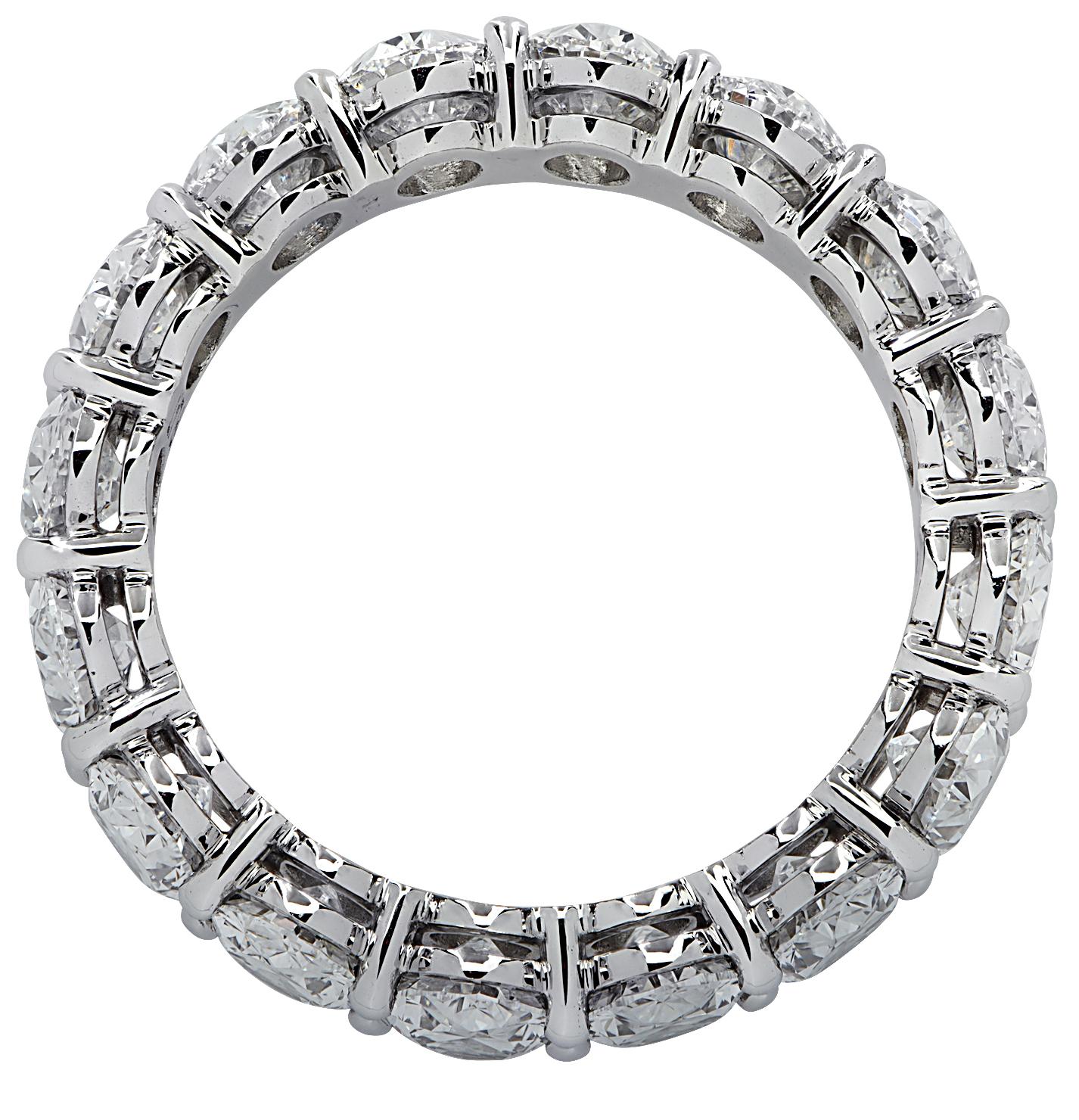 Taille ovale Vivid Diamonds, bague d'éternité ovale de 5,39 carats certifiée par le GIA en vente