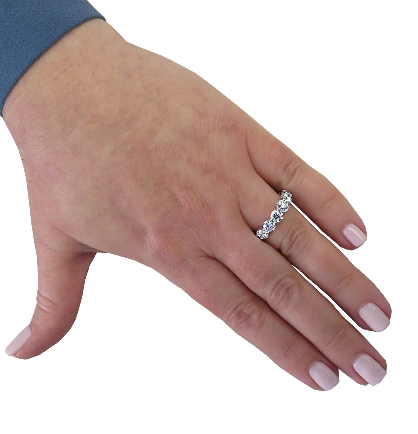 Ring mit Diamanten, GIA-zertifizierter 5.60 Karat Diamant (Moderne) im Angebot