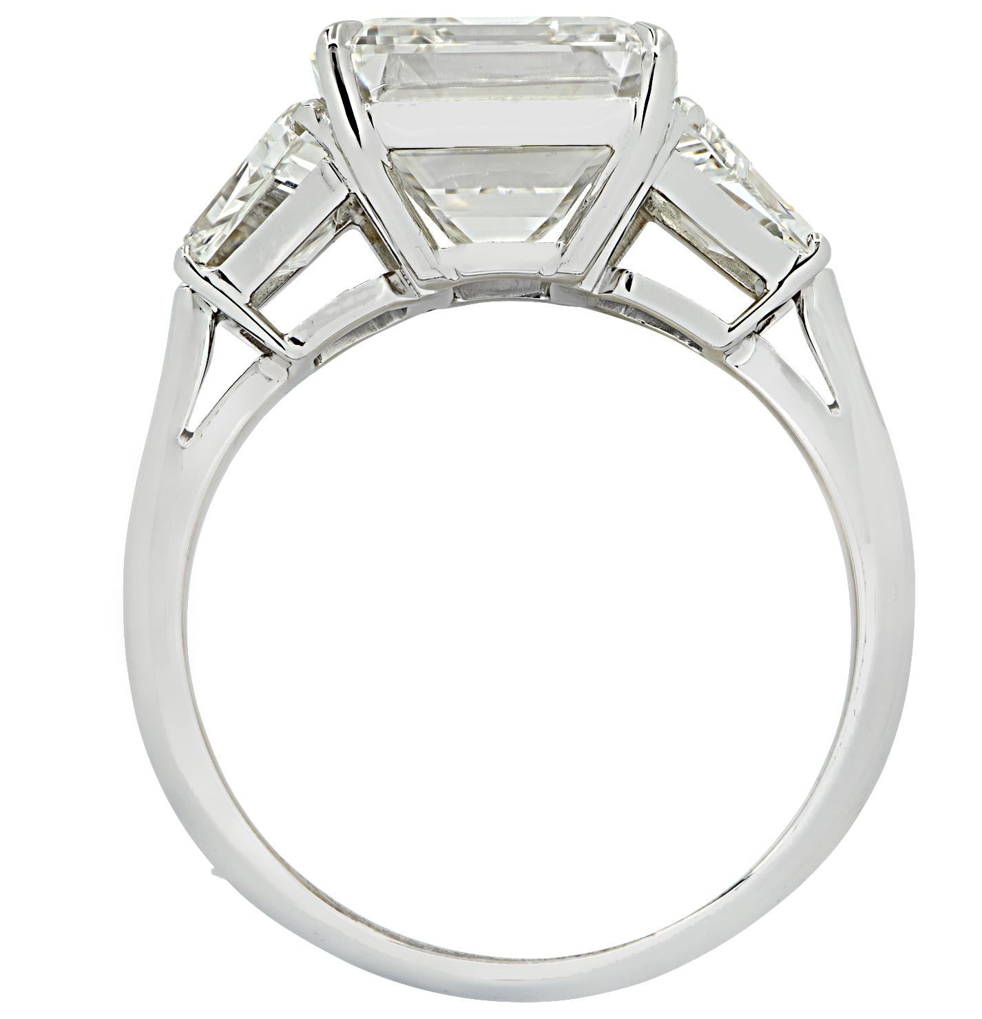 Verlobungsring mit lebhaften Diamanten, GIA-zertifizierter 7,01 Karat Diamant im Smaragdschliff (Moderne) im Angebot