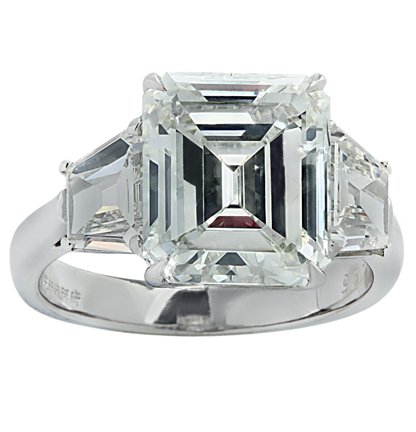 Verlobungsring mit lebhaften Diamanten, GIA-zertifizierter 7,01 Karat Diamant im Smaragdschliff im Zustand „Neu“ im Angebot in Miami, FL