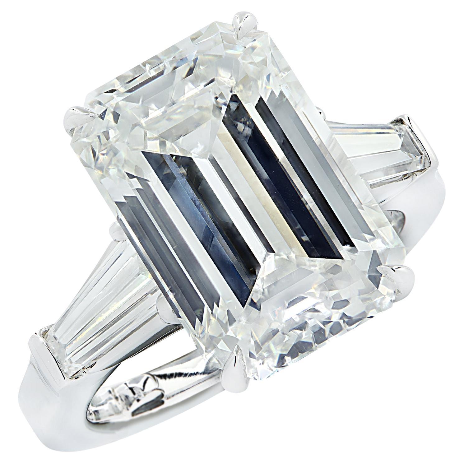 Verlobungsring mit lebhaften Diamanten, GIA-zertifiziert 7,52 Karat im Smaragdschliff