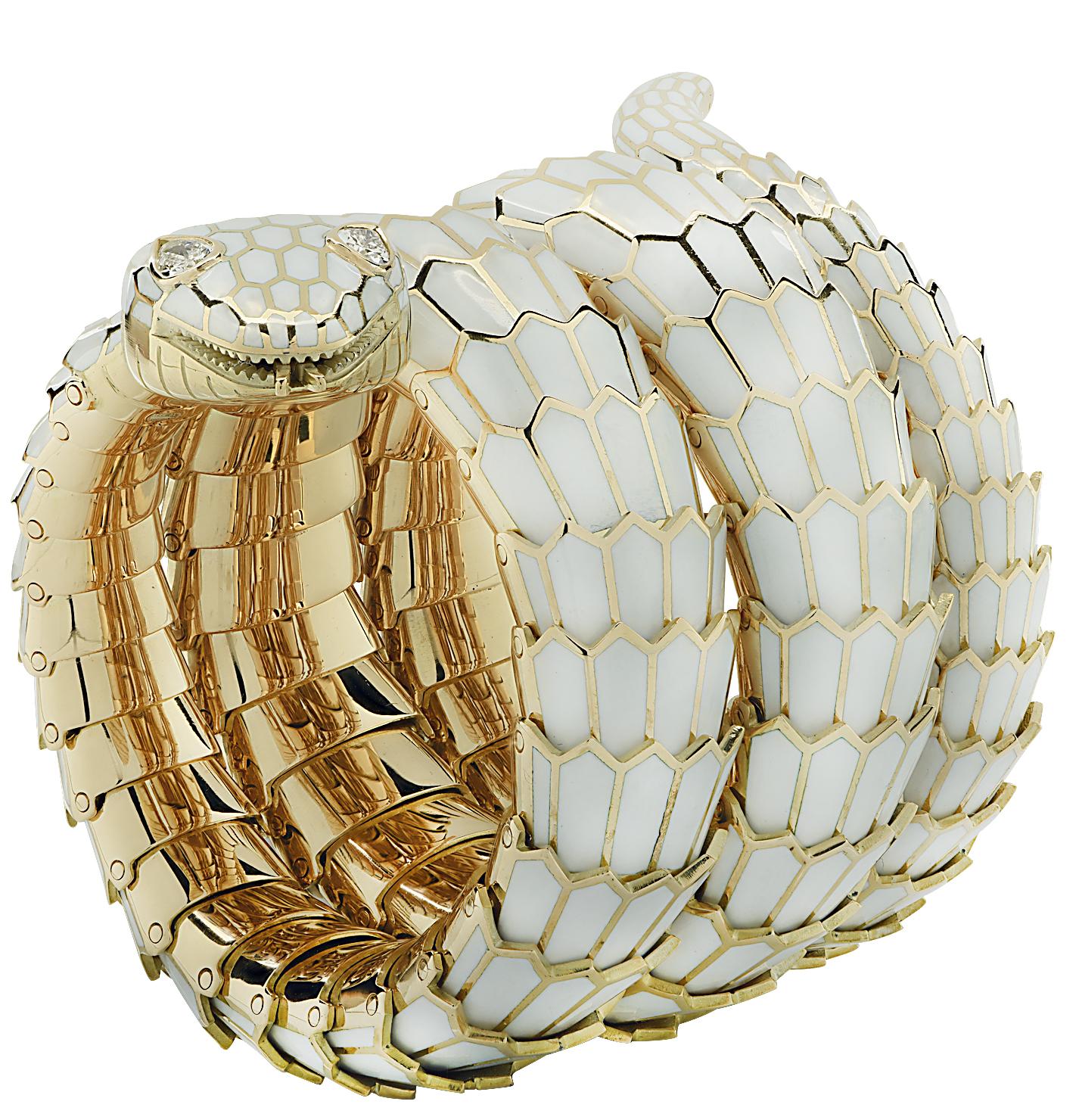 Taille poire Bracelet serpent italien à triple enveloppe en diamants et émail, Vivid Diamonds  en vente