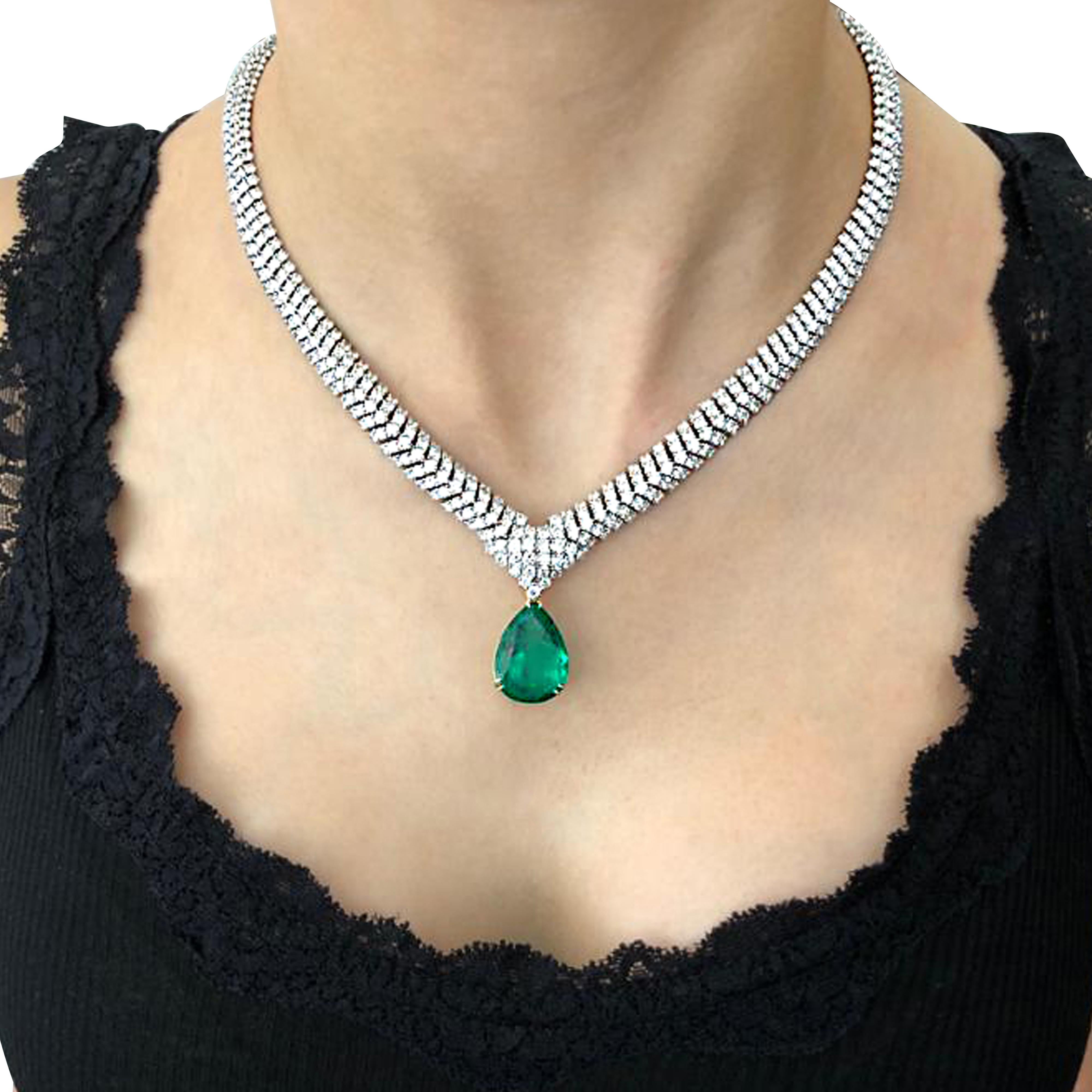 Modern Vivid Diamonds Stunning Colombian Emerald and Diamond Necklace For Sale