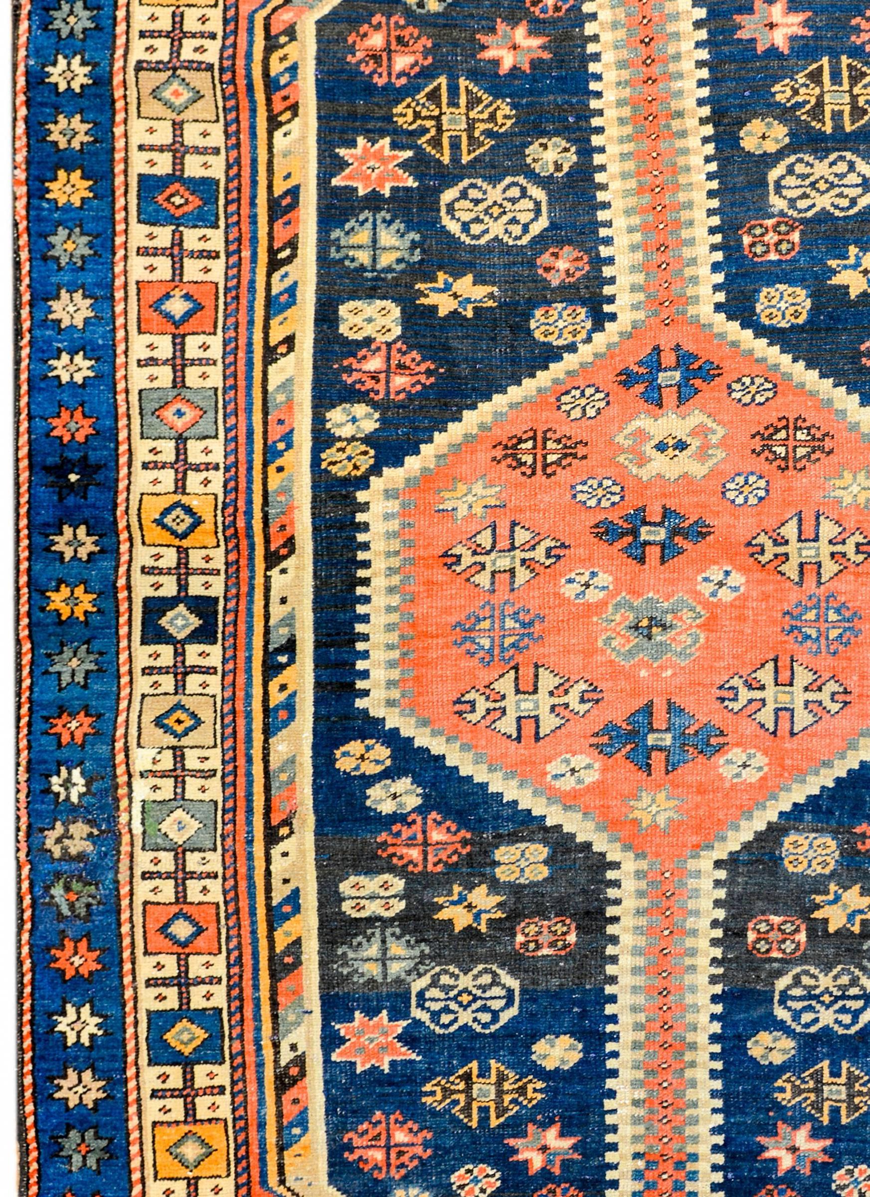Vívida alfombra azerí de principios del siglo XX Kazajo en venta