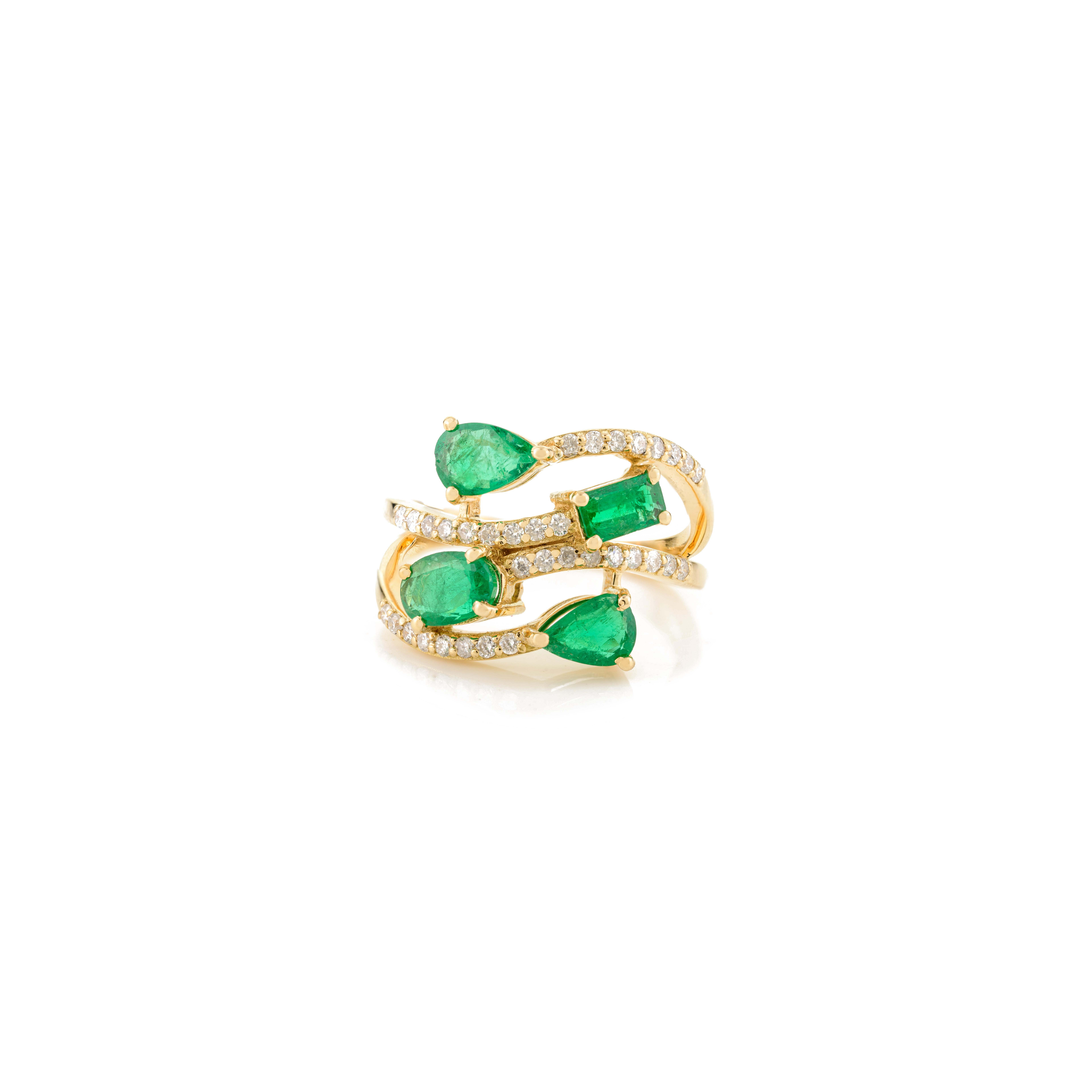 For Sale:  Vivid Emerald Diamond Wedding Band Ring in 18k Solid Yellow Gold for Women 2