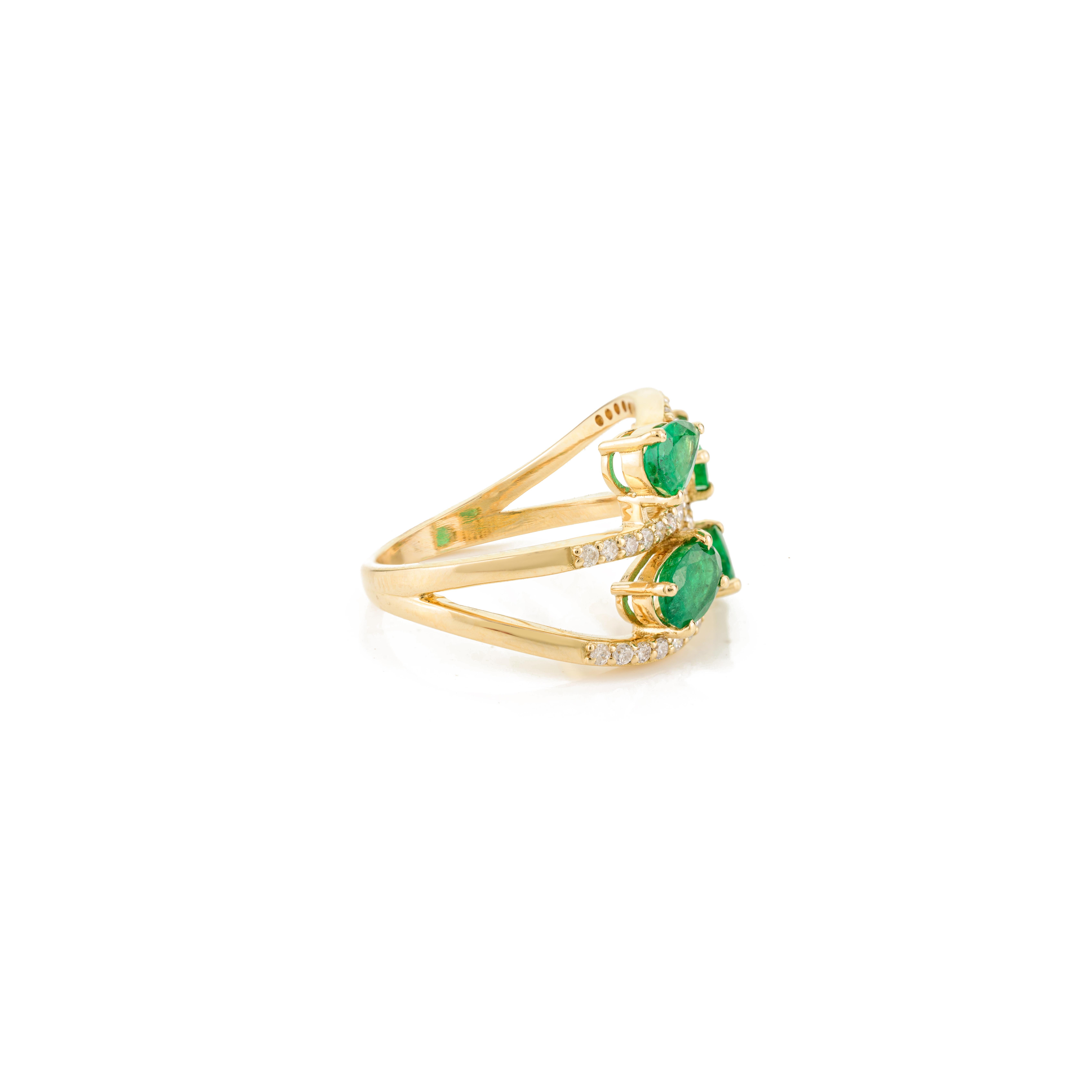 For Sale:  Vivid Emerald Diamond Wedding Band Ring in 18k Solid Yellow Gold for Women 4