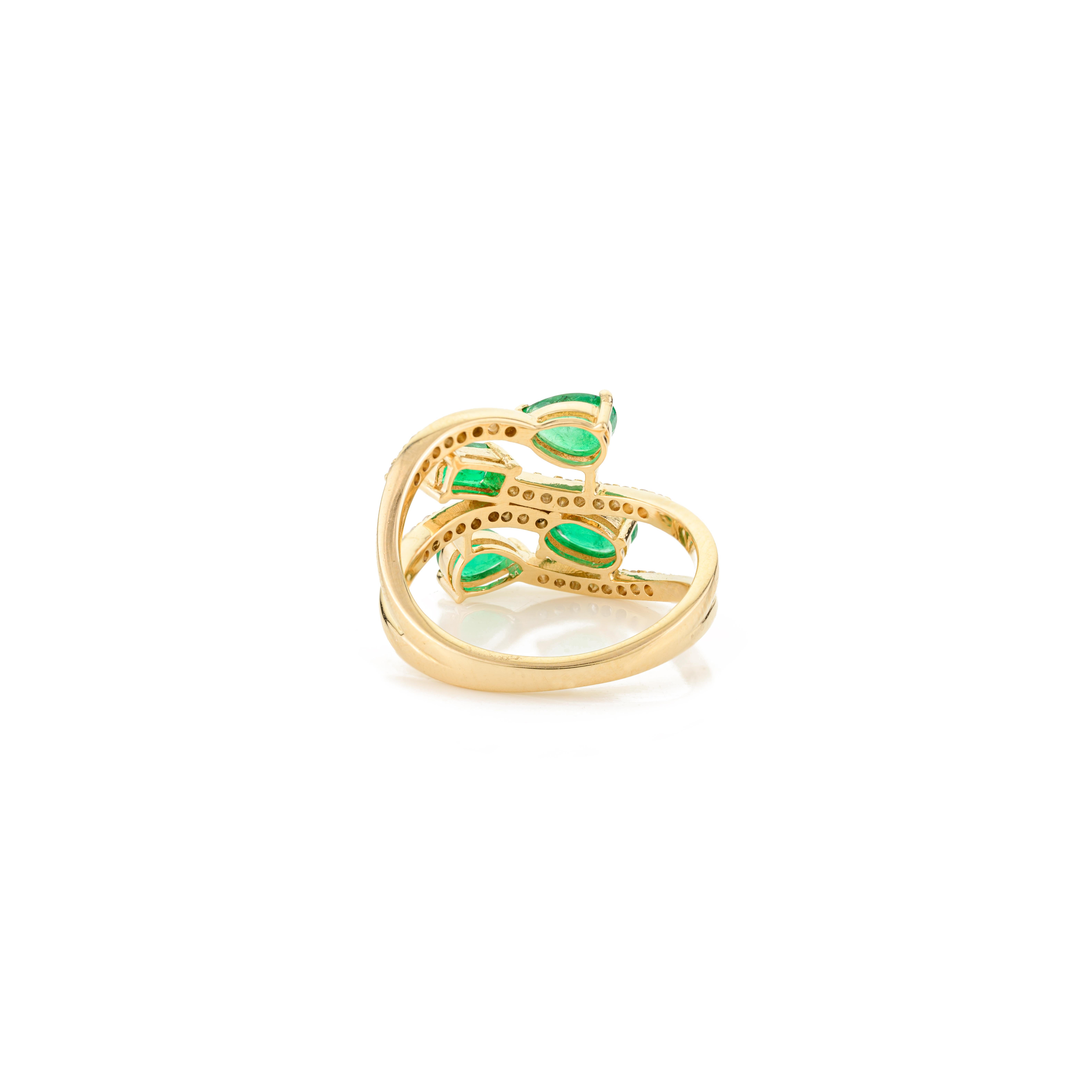 For Sale:  Vivid Emerald Diamond Wedding Band Ring in 18k Solid Yellow Gold for Women 6