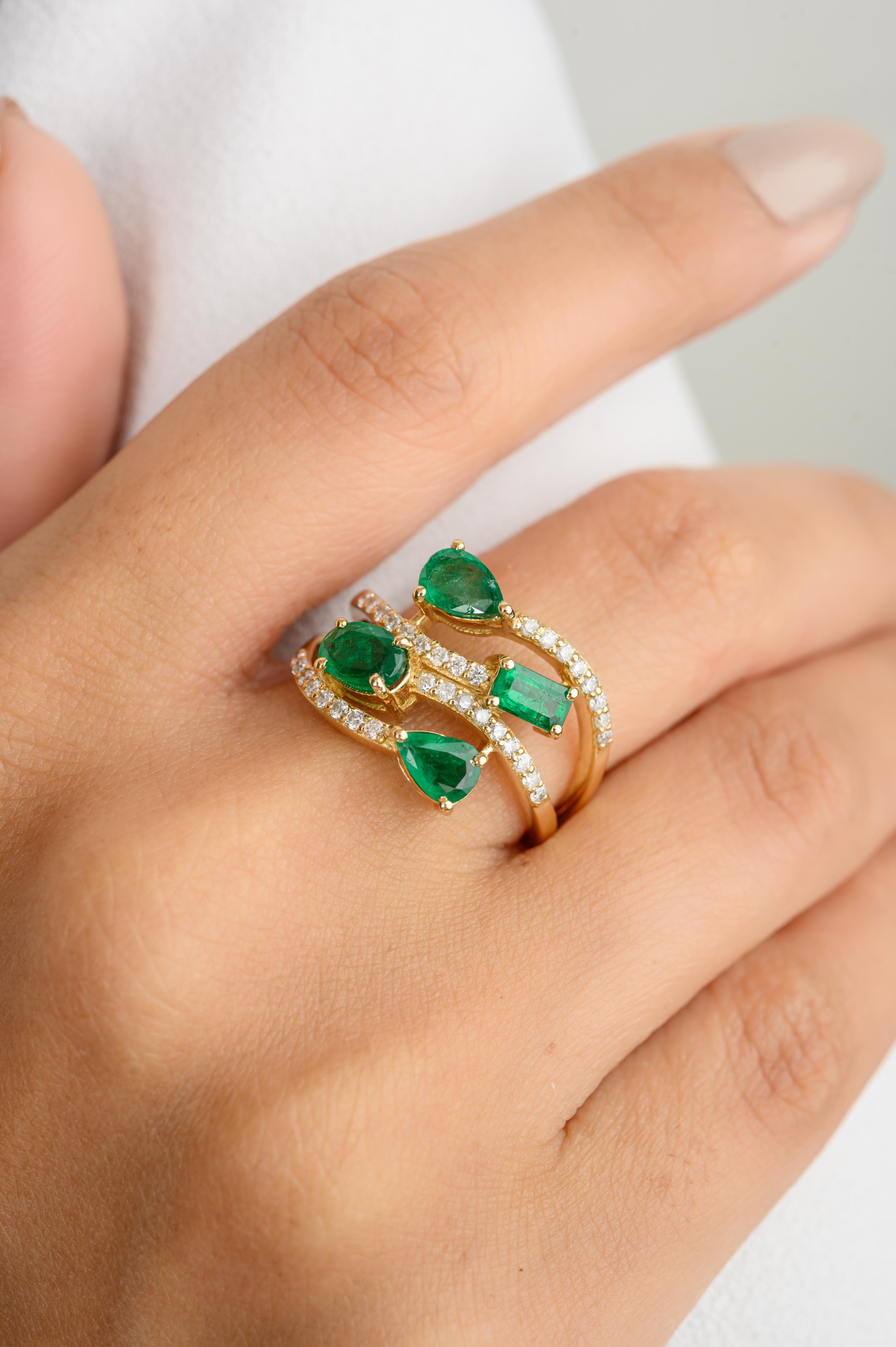 For Sale:  Vivid Emerald Diamond Wedding Band Ring in 18k Solid Yellow Gold for Women 9