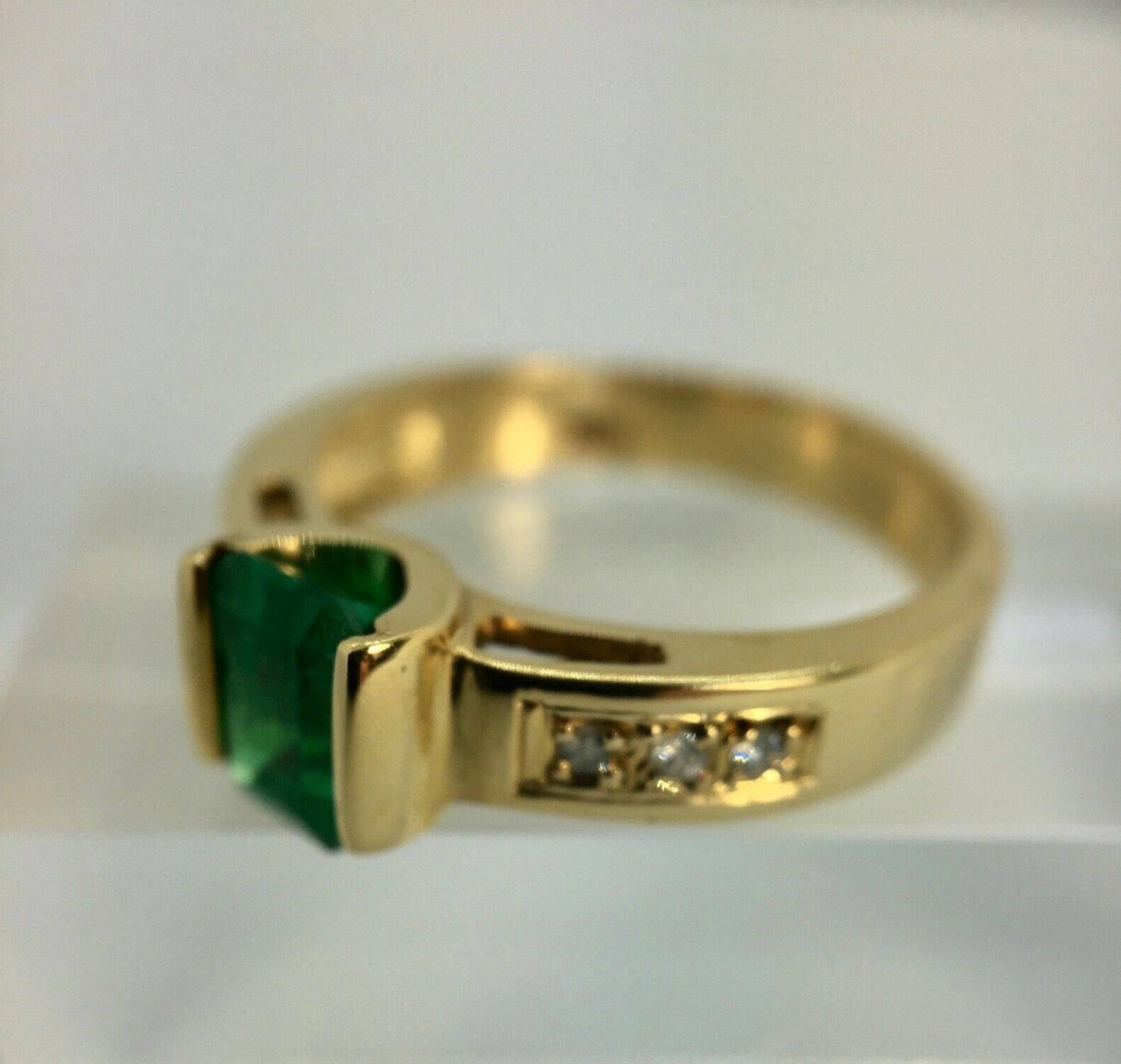Emerald Cut Vivid Emerald Solitaire Ring 18 Karat Yellow Gold For Sale