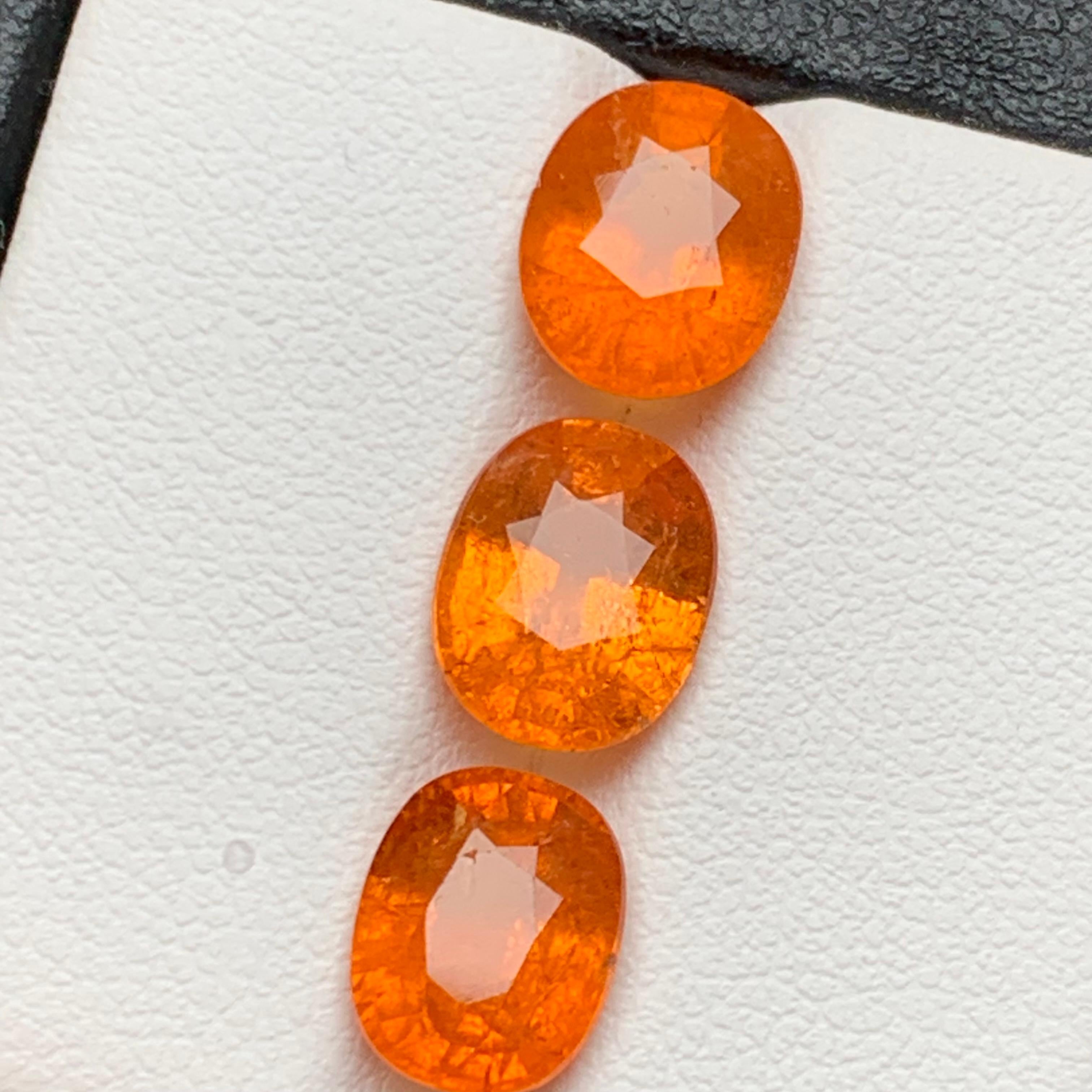 Vivid Fanta Orange Natürliche Spessartite/Spessartine/Mandarin Granat Lose Edelsteine Lot für Ring, Halskette Anhänger, Armband oder jede andere Schmuckeinstellung Oval Cushion Cut!!!

💎 EDELSTEINART: Spessartin/Mandarin-Granat
⚖️ GEWICHT: 9,95