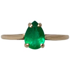Bague solitaire en or ornée d'une émeraude colombienne vert vif de 0::56 carat taillée en forme de larme