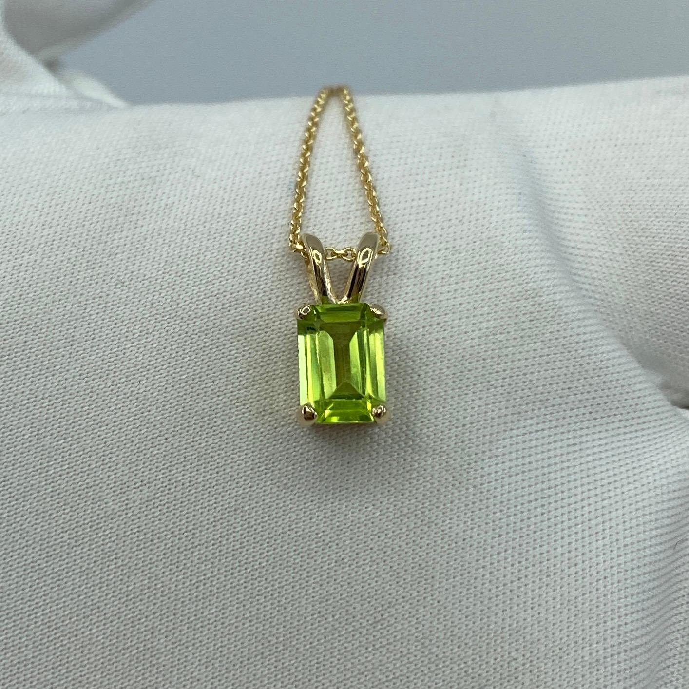 Vivid Green 1 Carat Peridot Emerald Octagonal Cut Yellow Gold Pendant Necklace In New Condition In Birmingham, GB
